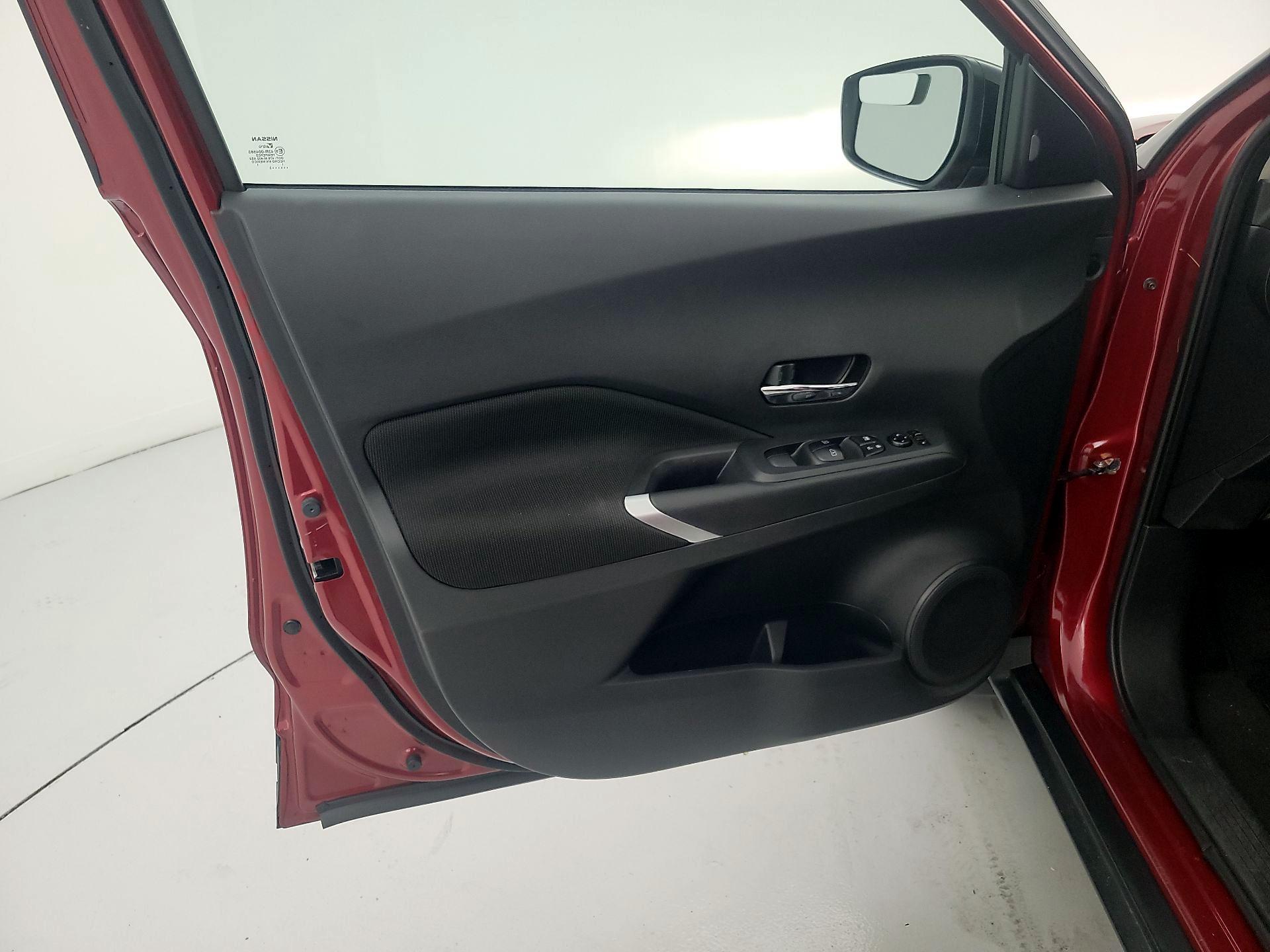 Thumbnail: 2023 Nissan Kicks - 12