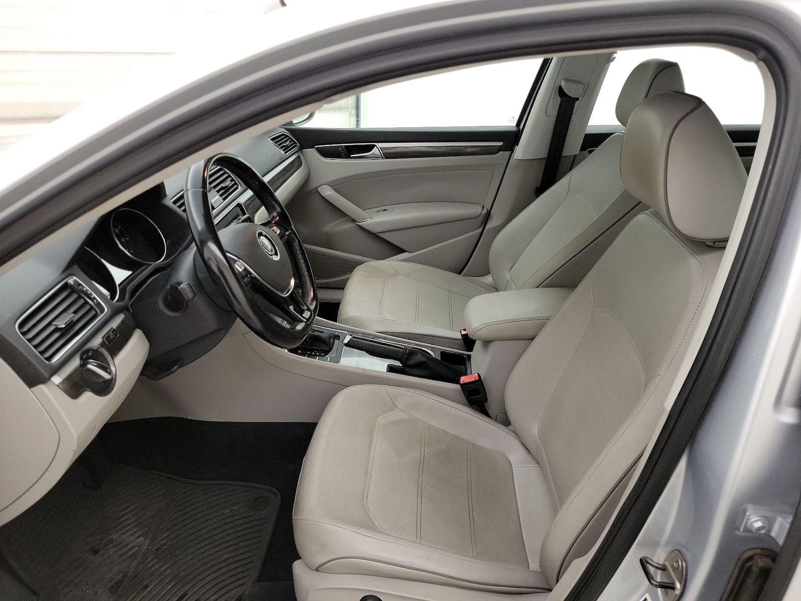 2018 Volkswagen Passat SE - Photo 12