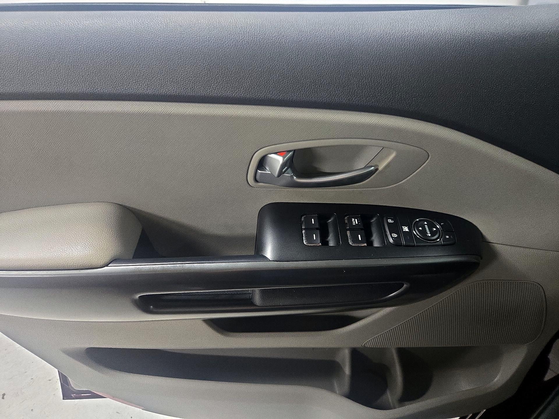 Thumbnail: 2020 Kia Sedona - 12