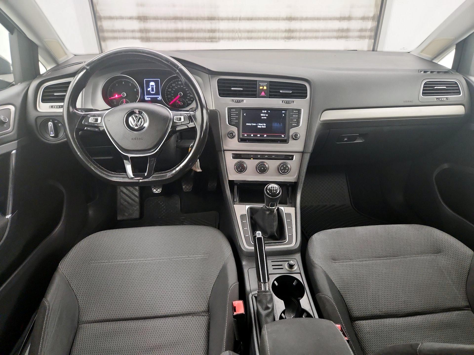 Thumbnail: 2016 Volkswagen Golf - 9