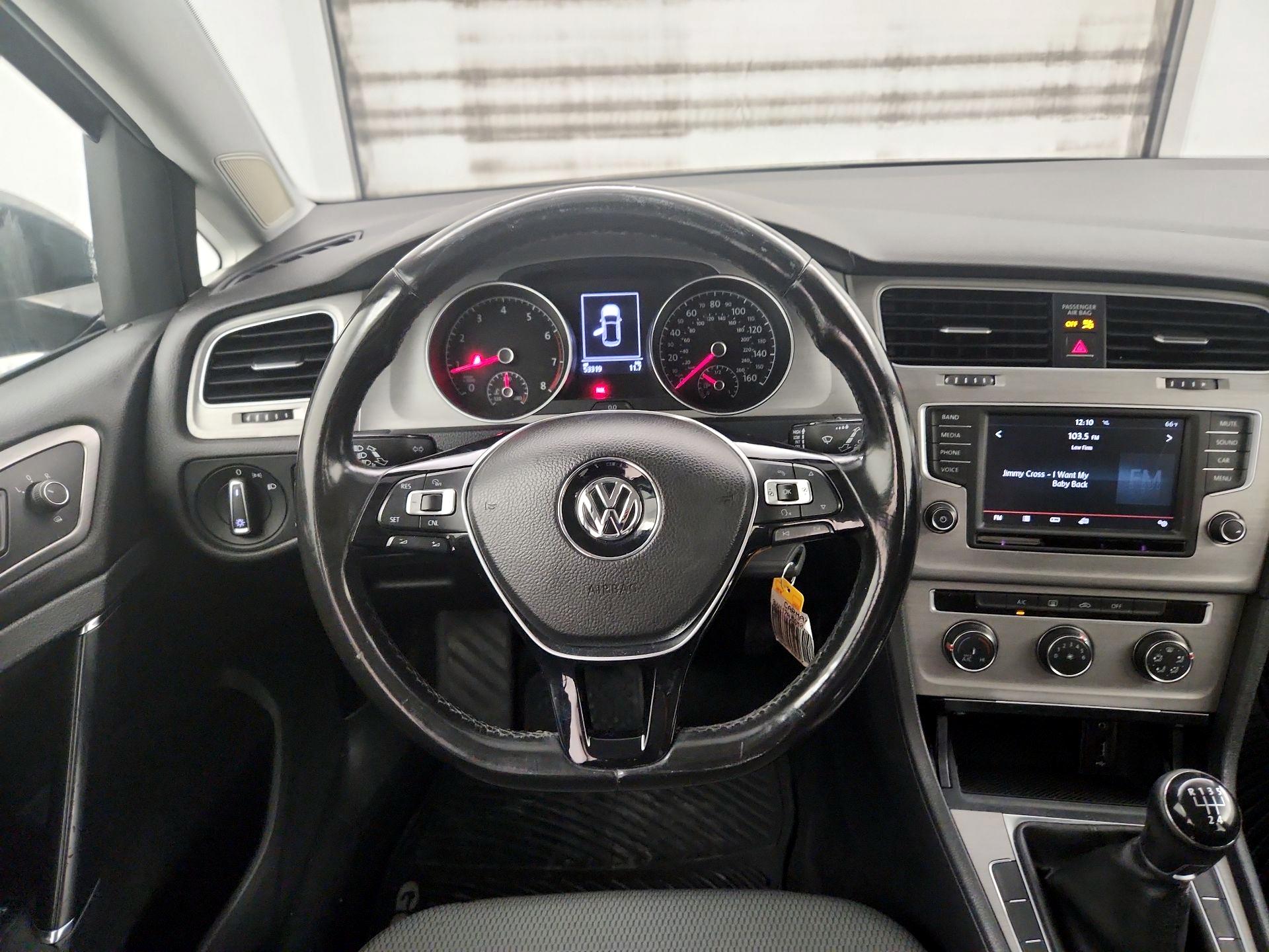 Thumbnail: 2016 Volkswagen Golf - 10