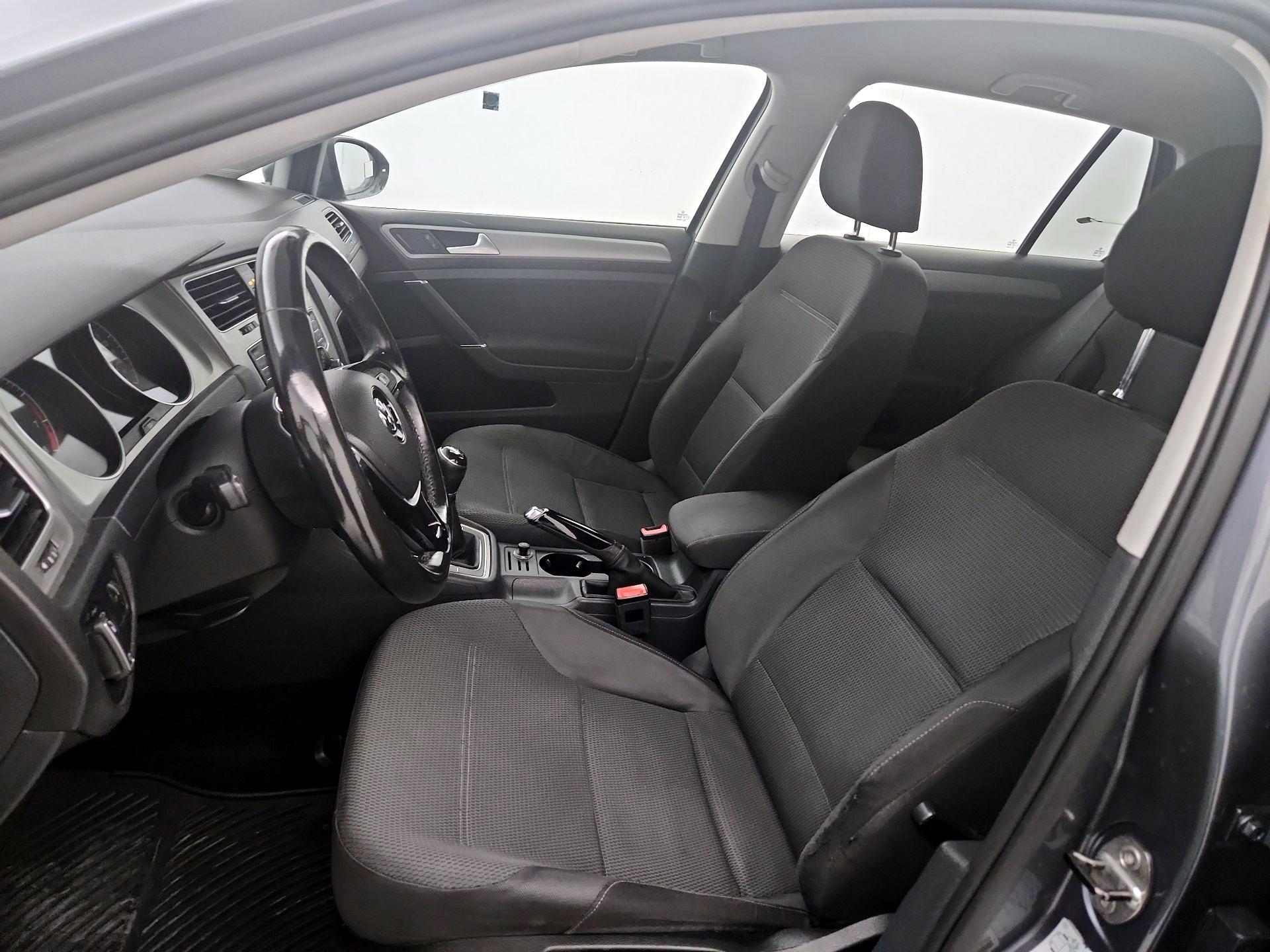 Thumbnail: 2016 Volkswagen Golf - 11