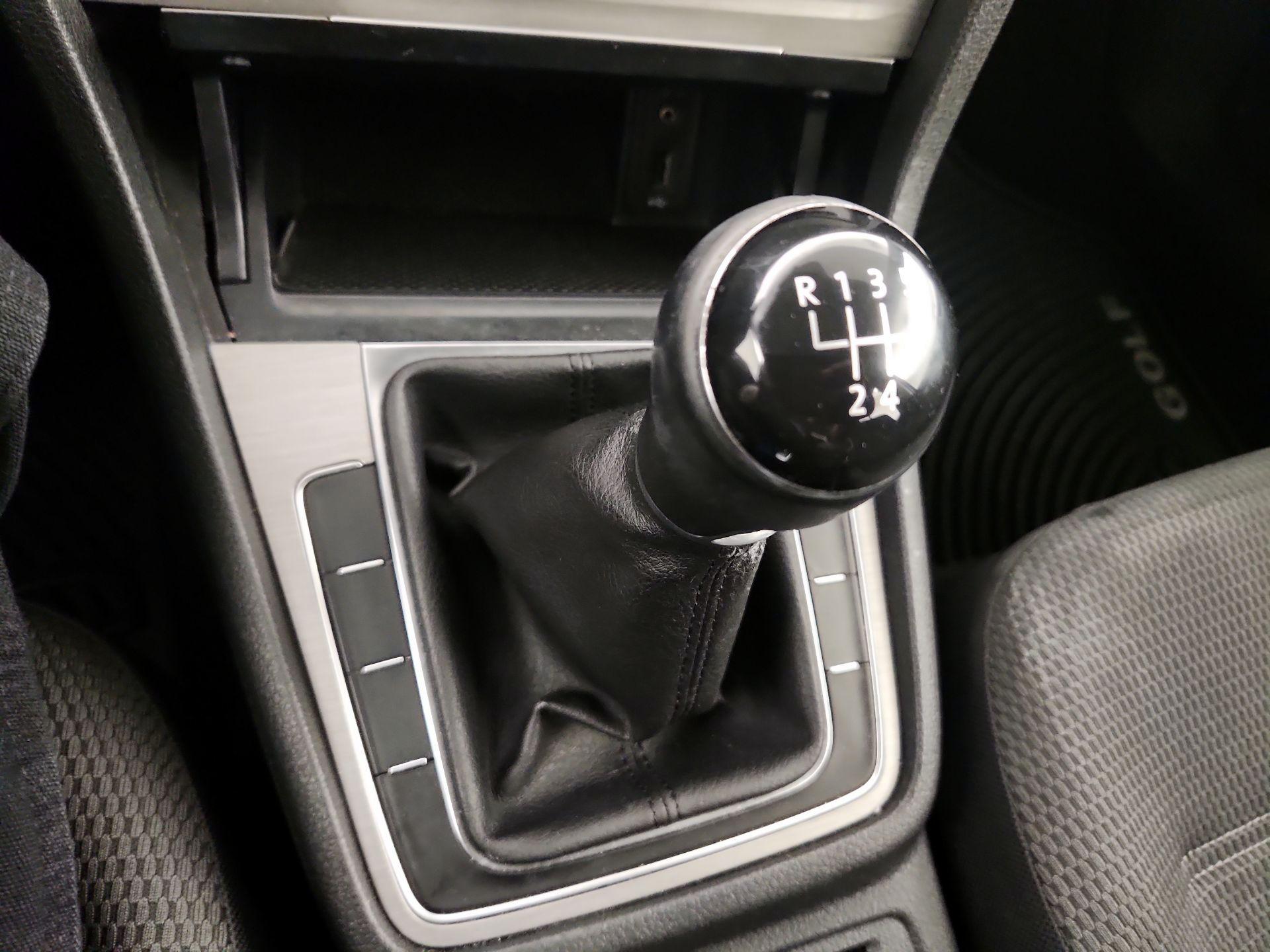 Thumbnail: 2016 Volkswagen Golf - 17