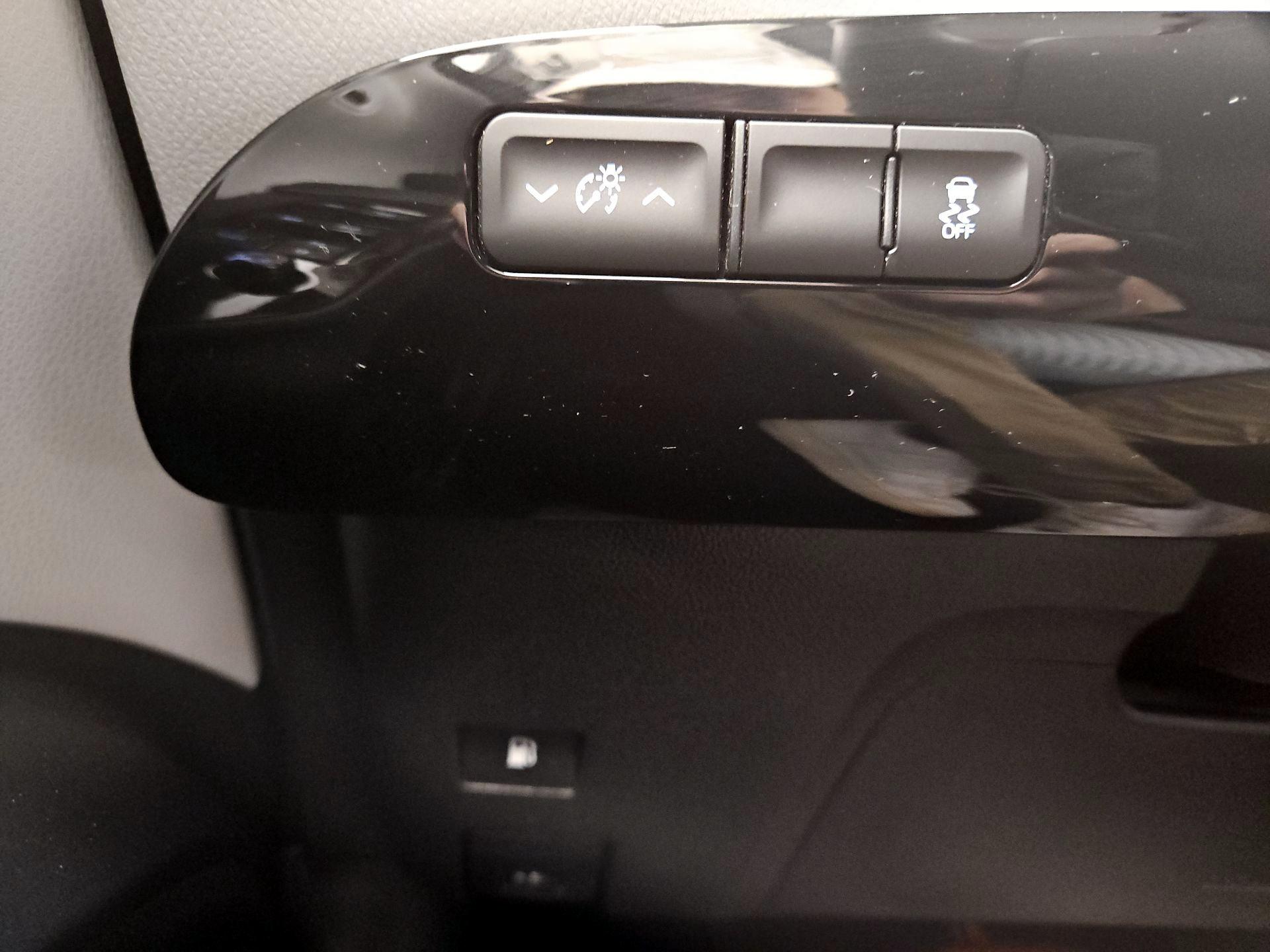 Thumbnail: 2016 Toyota Prius - 13