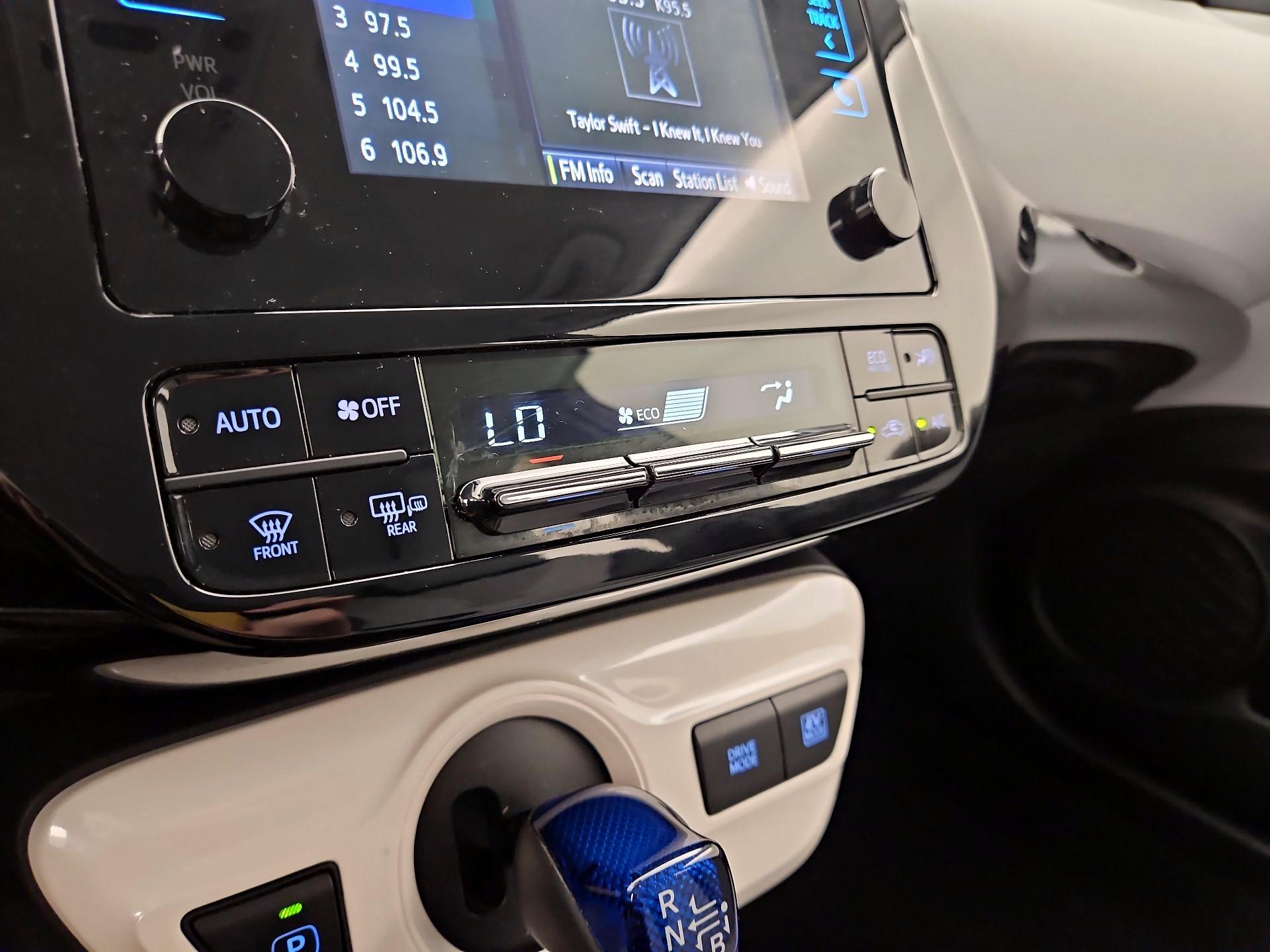Thumbnail: 2016 Toyota Prius - 16