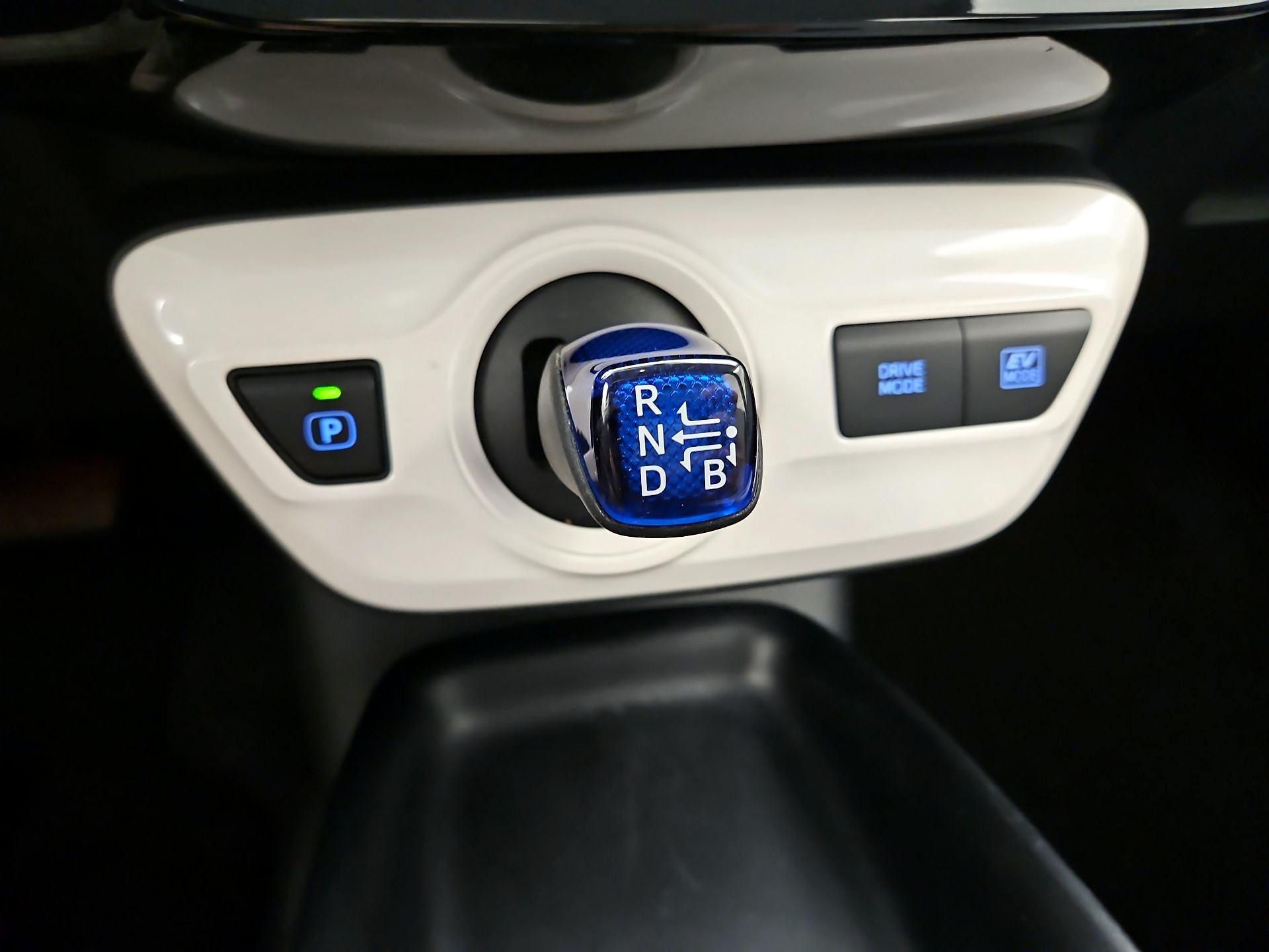 Thumbnail: 2016 Toyota Prius - 17