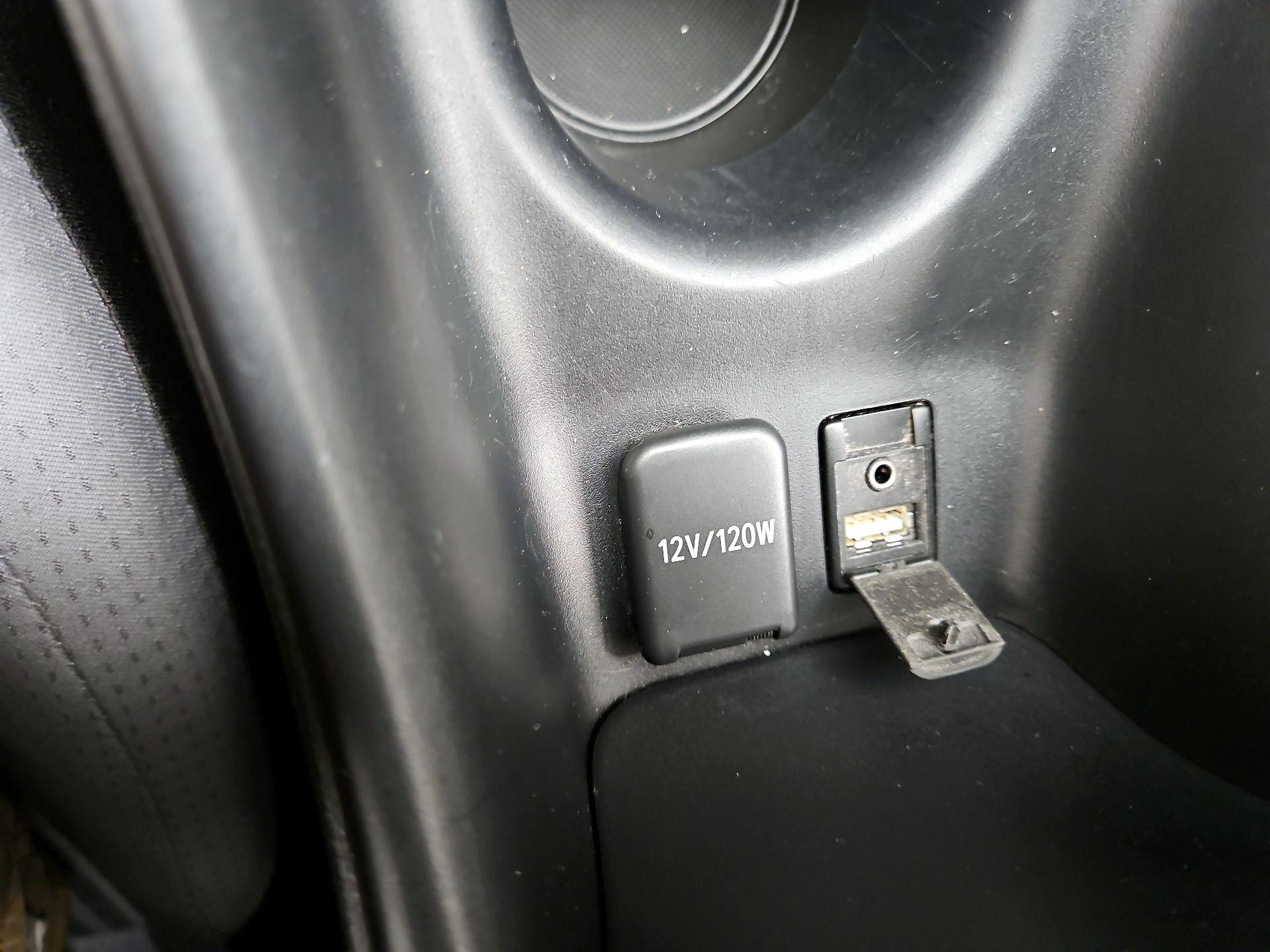 Thumbnail: 2016 Toyota Prius - 18