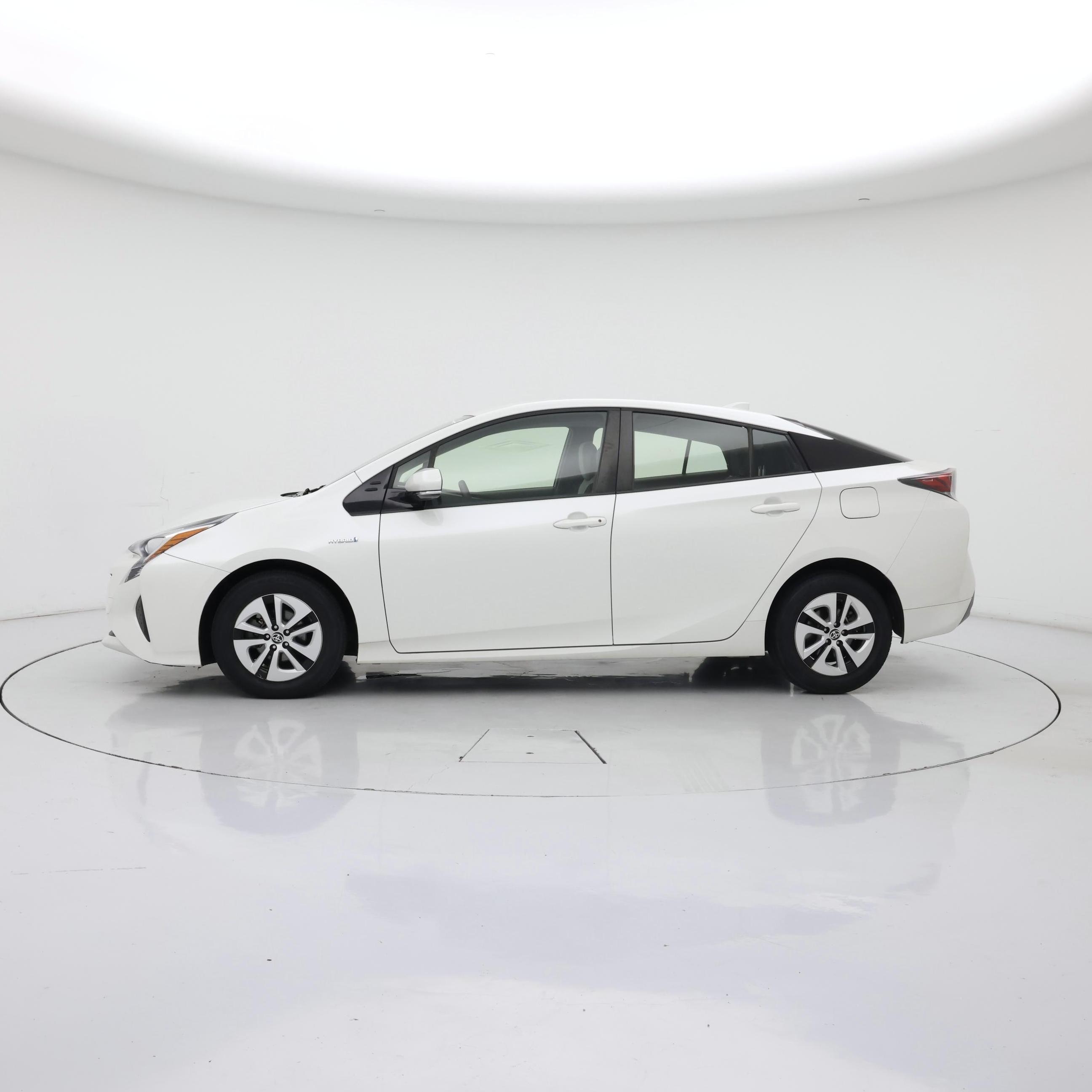 Thumbnail: 2016 Toyota Prius - 3
