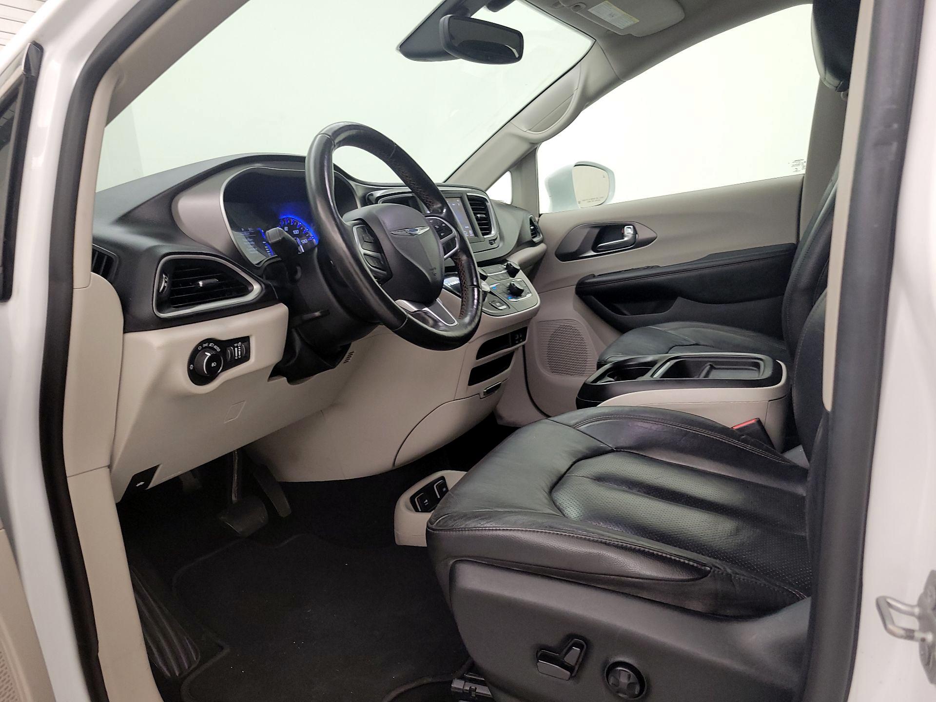 Thumbnail: 2020 Chrysler Pacifica - 11
