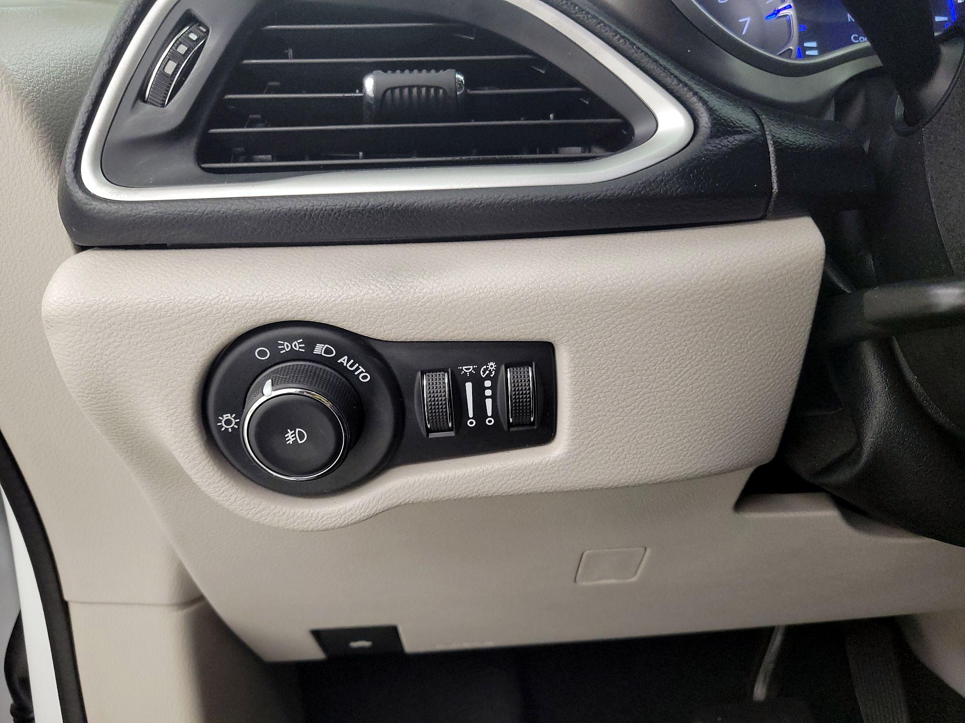 Thumbnail: 2020 Chrysler Pacifica - 13