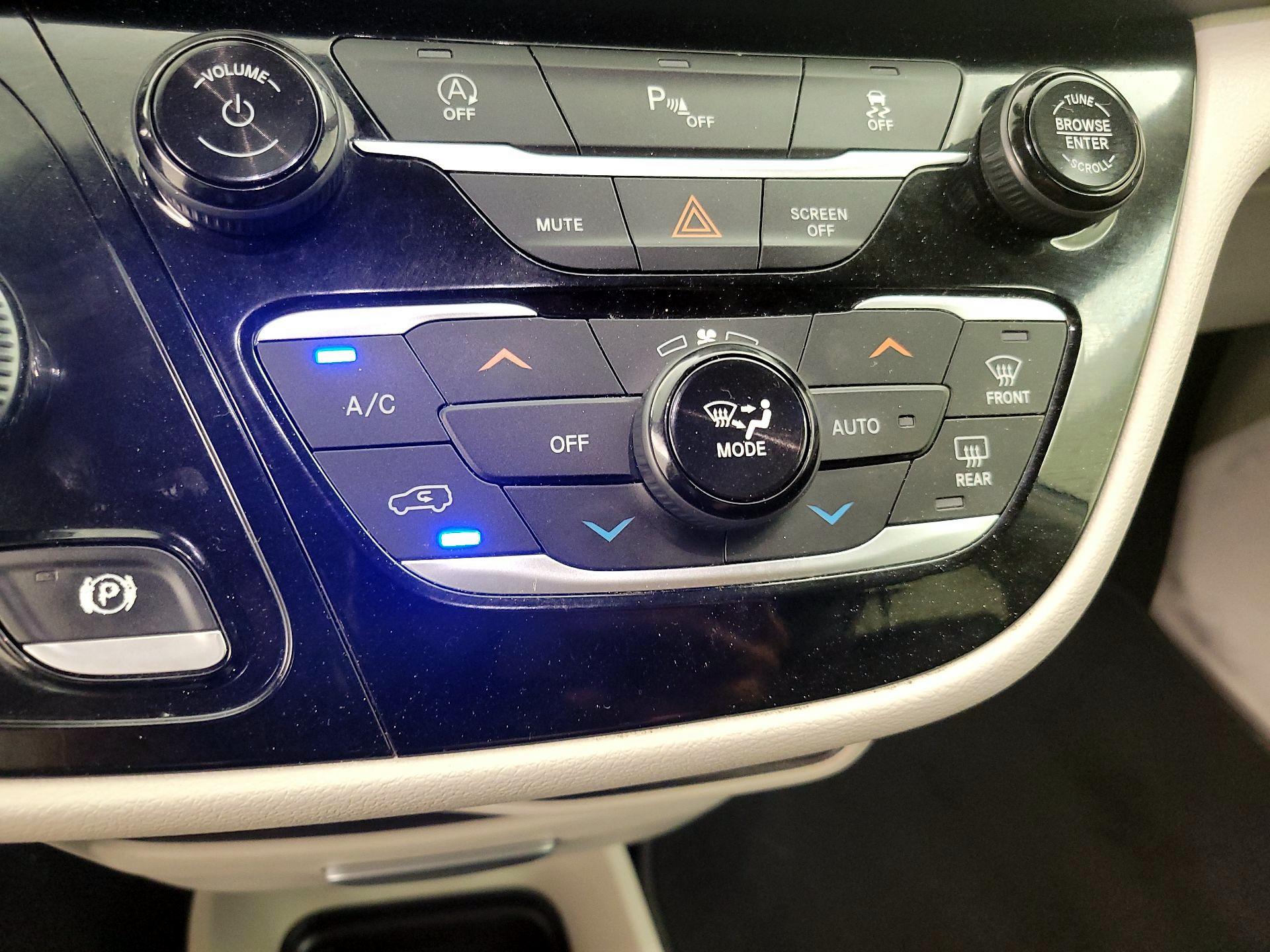 Thumbnail: 2020 Chrysler Pacifica - 16