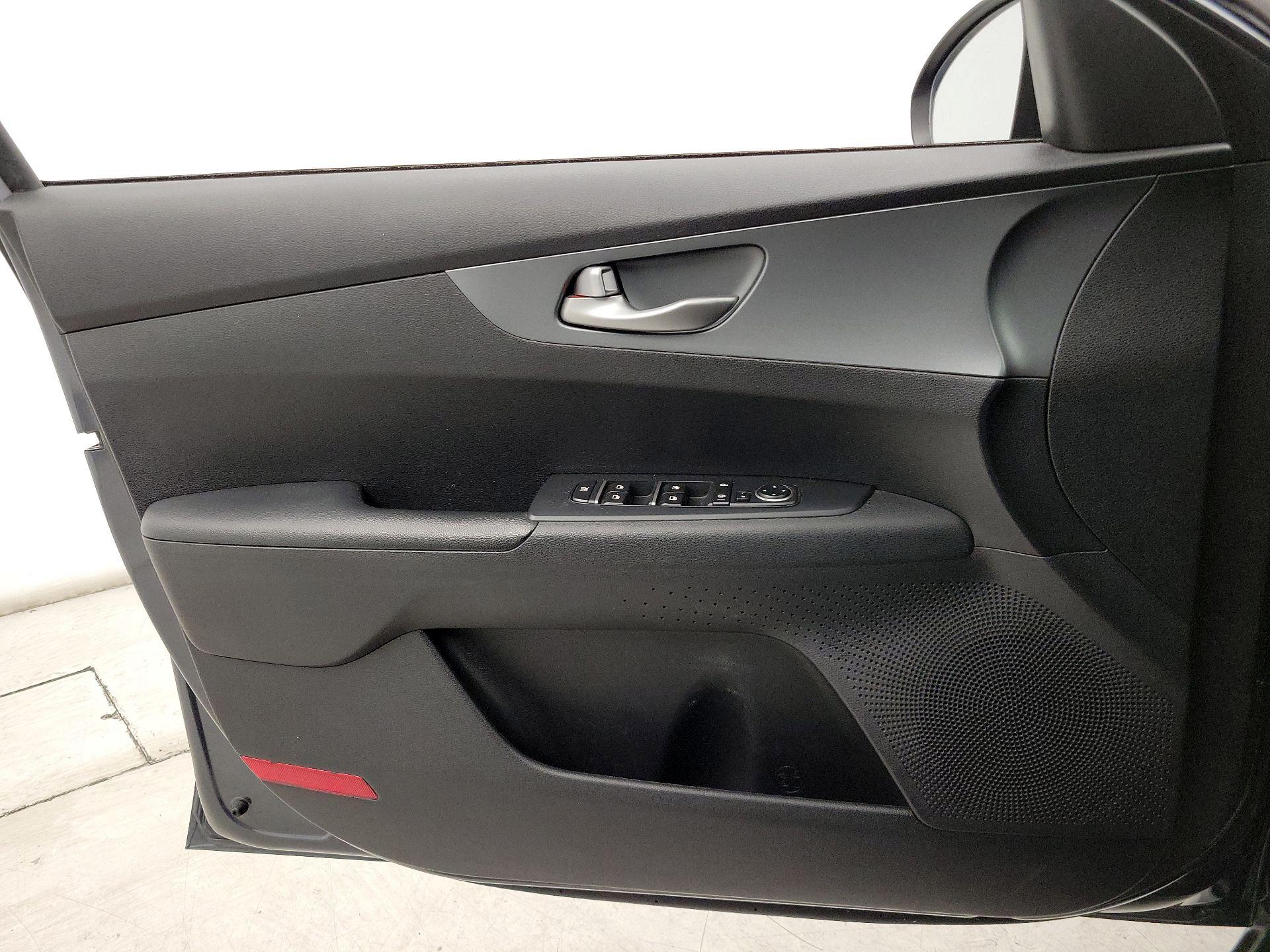 Thumbnail: 2021 Kia Forte - 12