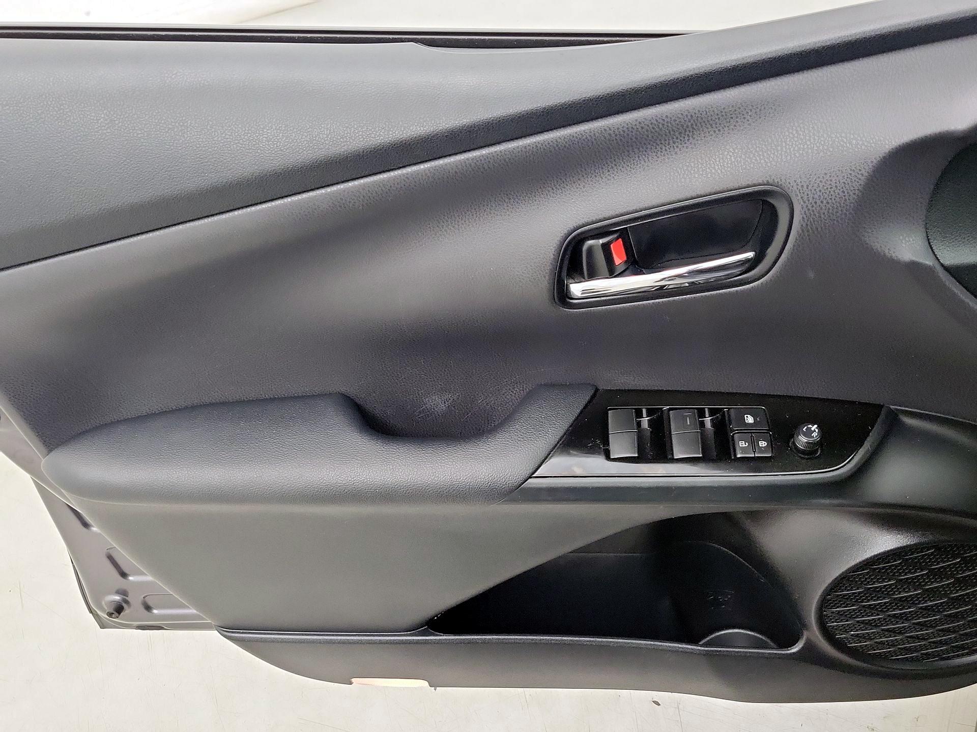 Thumbnail: 2022 Toyota Prius - 12