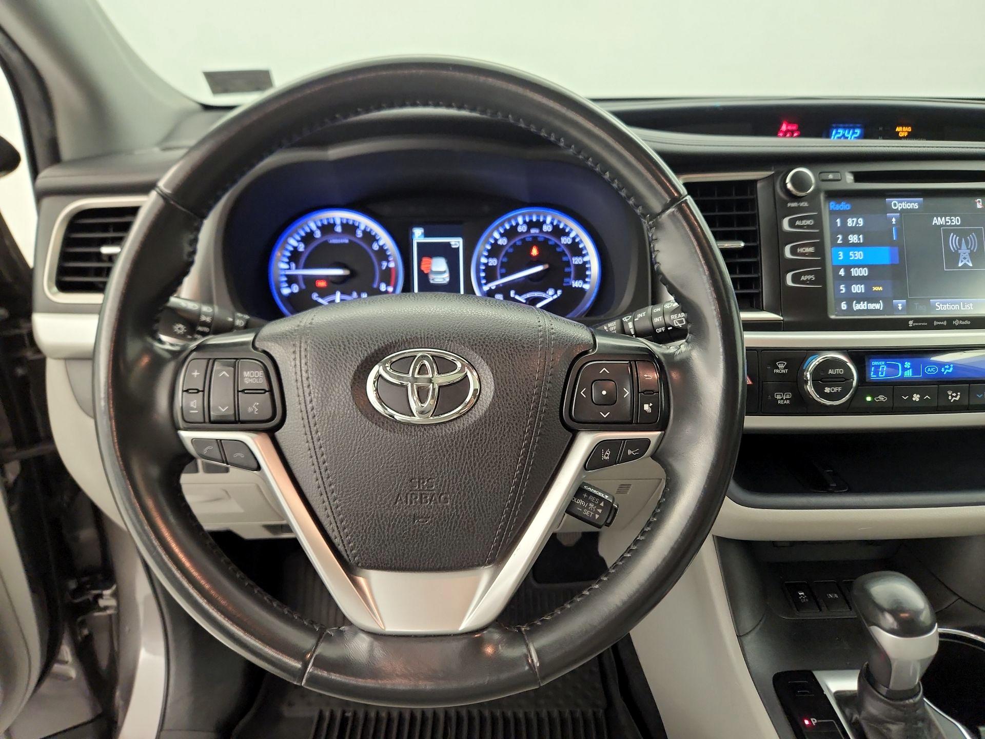 Thumbnail: 2019 Toyota Highlander - 10
