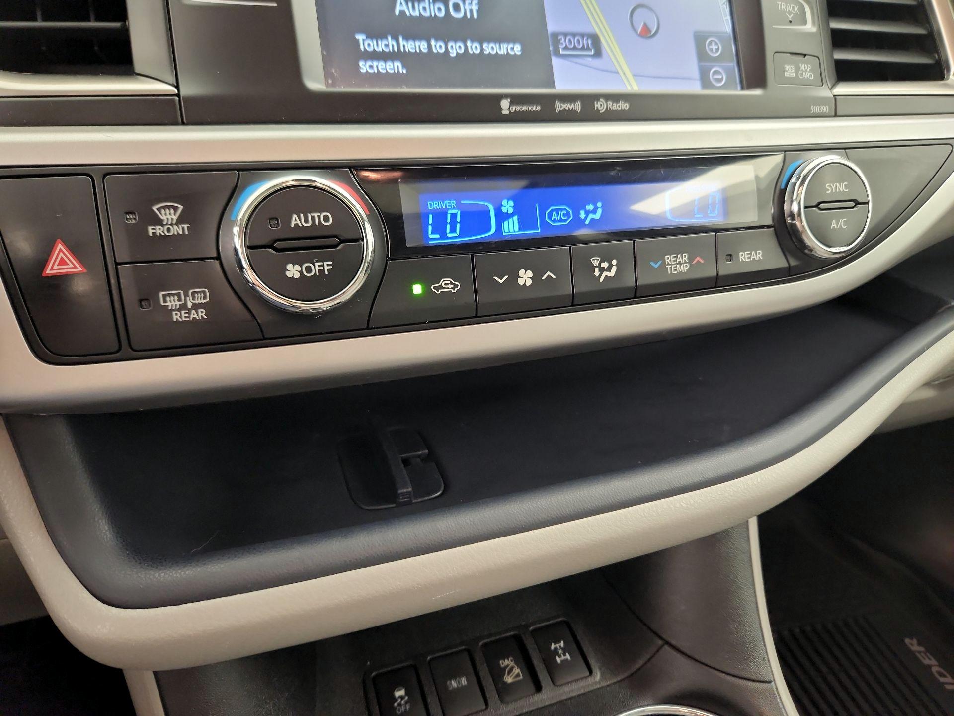 Thumbnail: 2019 Toyota Highlander - 17