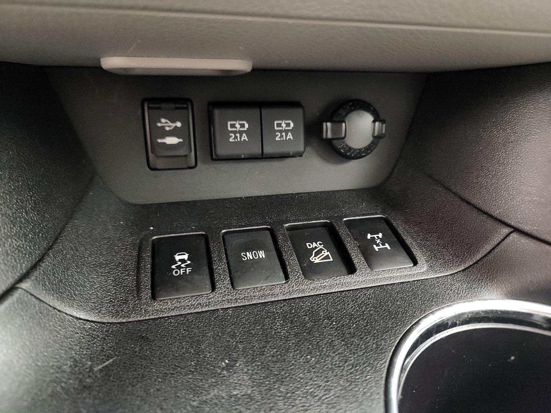Thumbnail: 2019 Toyota Highlander - 18