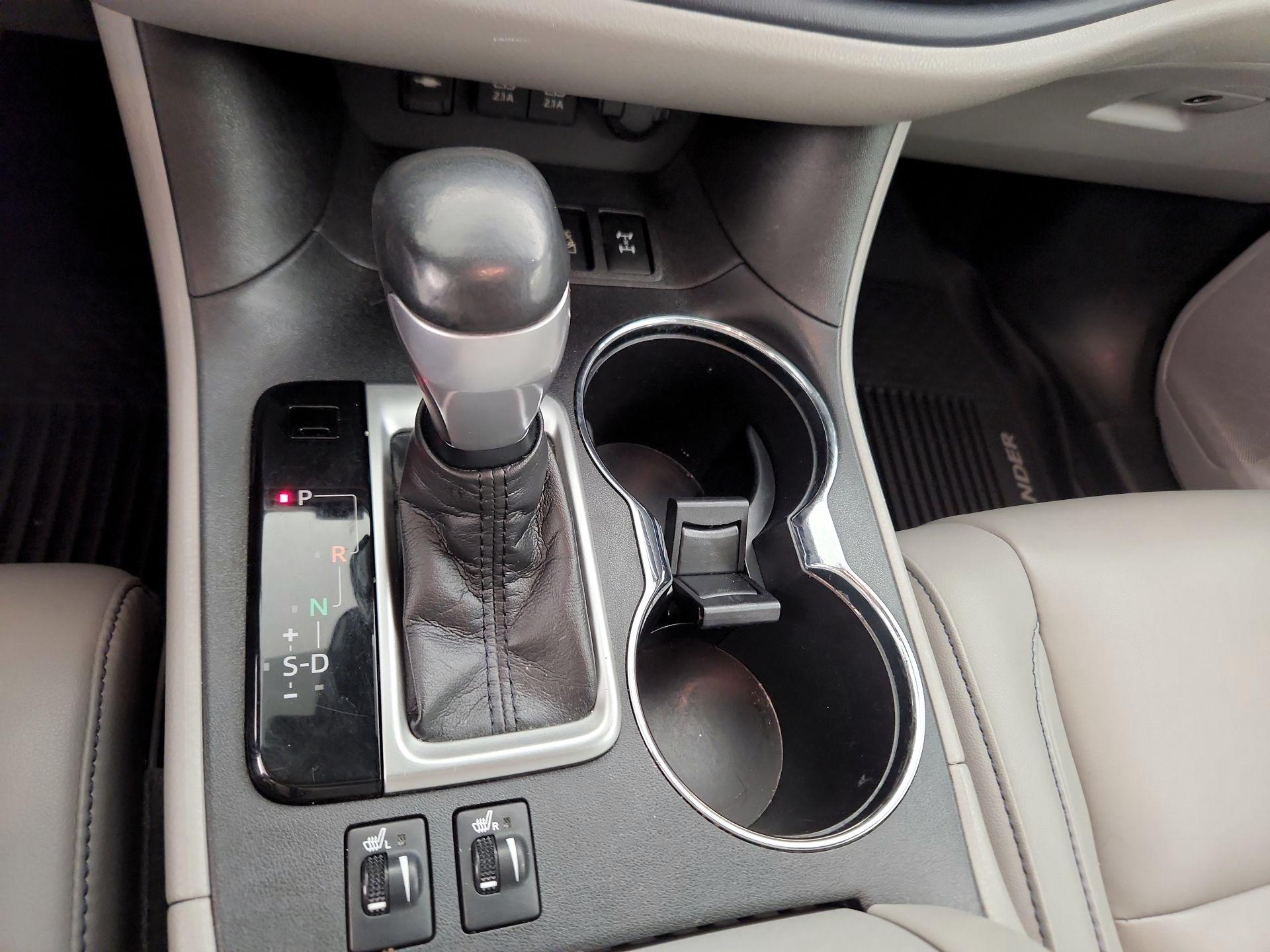 Thumbnail: 2019 Toyota Highlander - 19