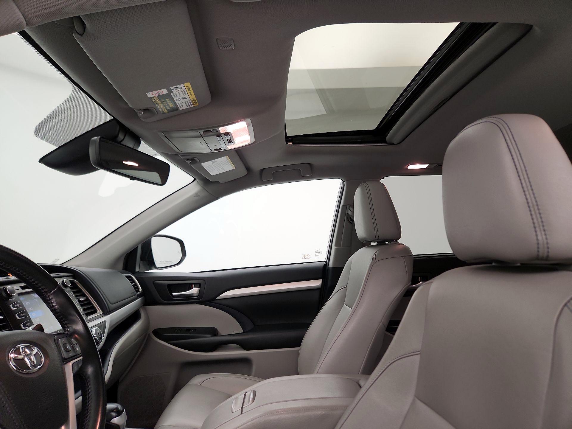 Thumbnail: 2019 Toyota Highlander - 20