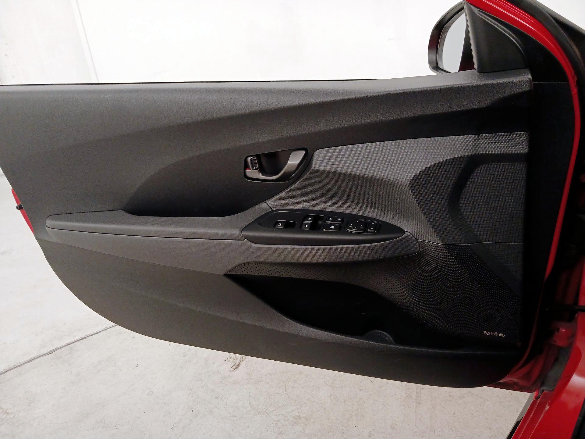 Thumbnail: 2020 Hyundai Veloster - 12