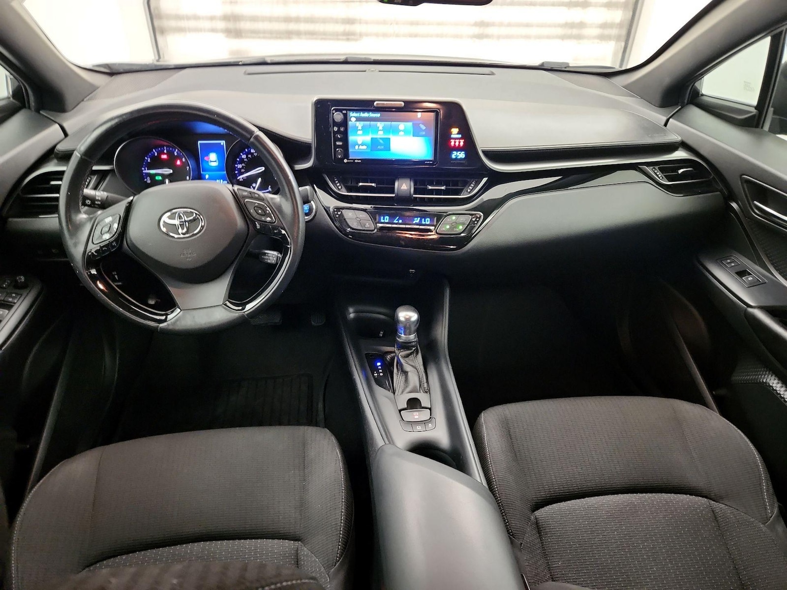 2018 Toyota C-HR XLE Premium - Photo 10