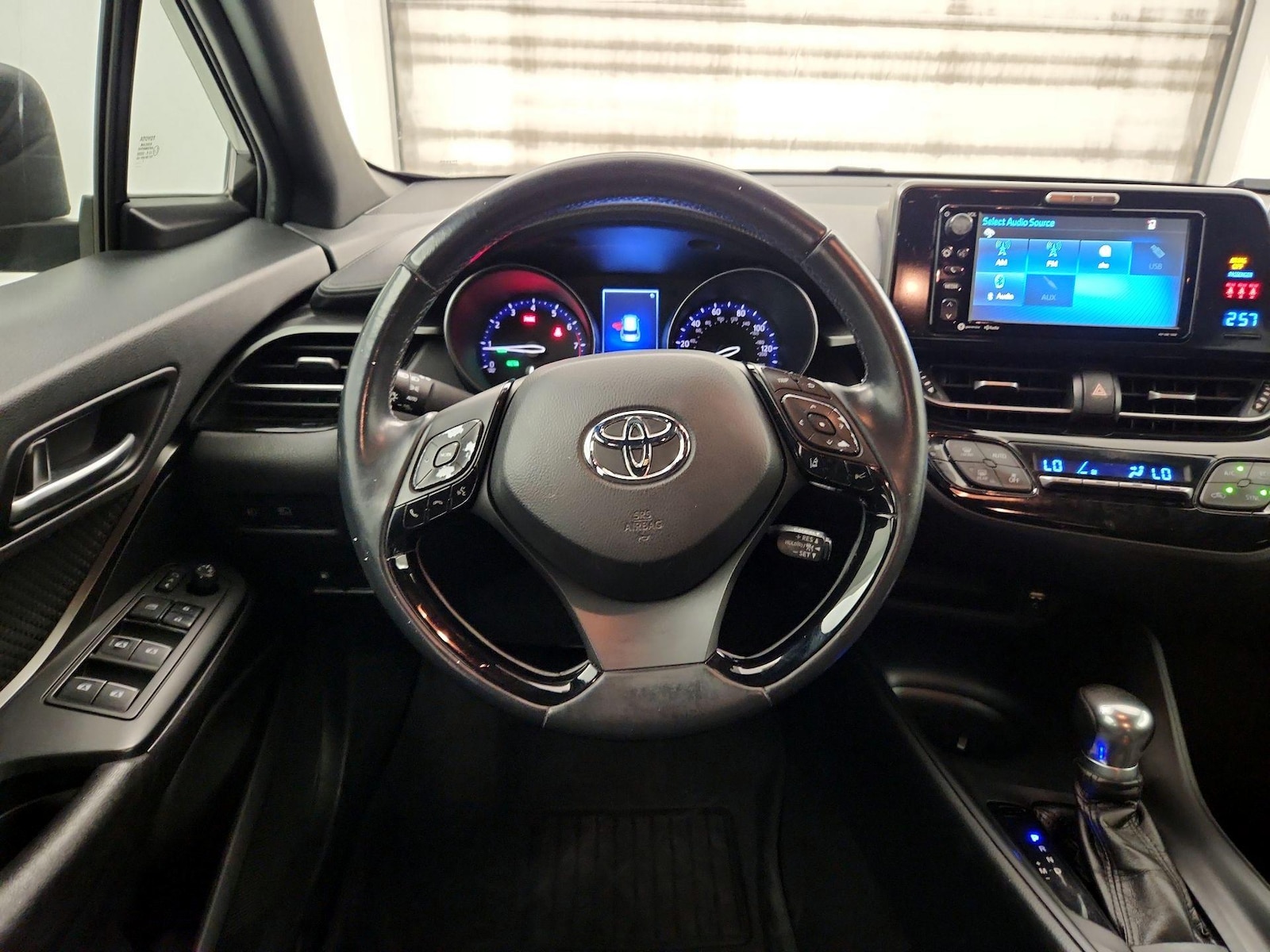 2018 Toyota C-HR XLE Premium - Photo 11