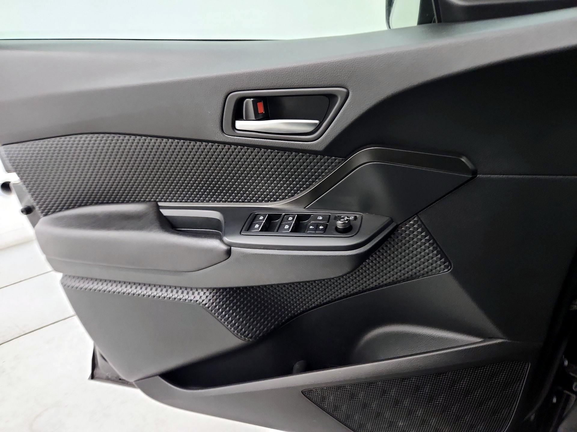 Thumbnail: 2018 Toyota C-HR - 12