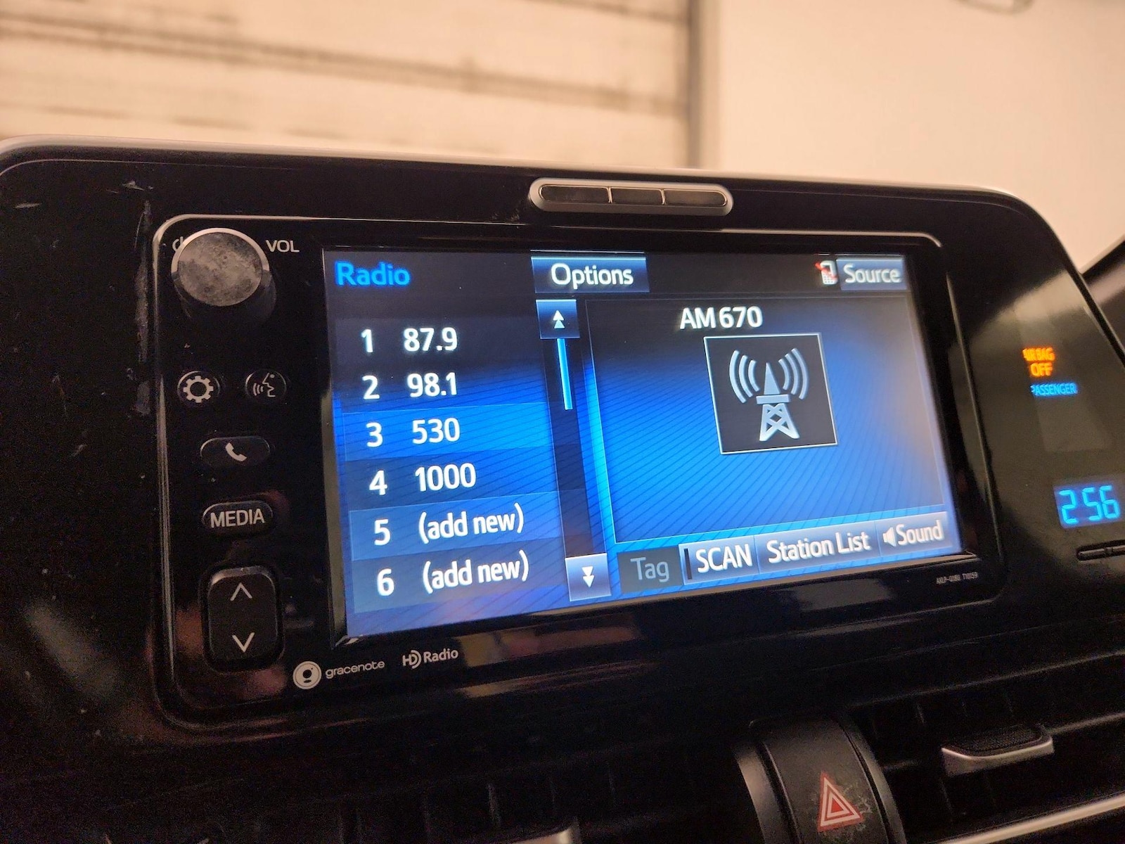 2018 Toyota C-HR XLE Premium - Photo 16