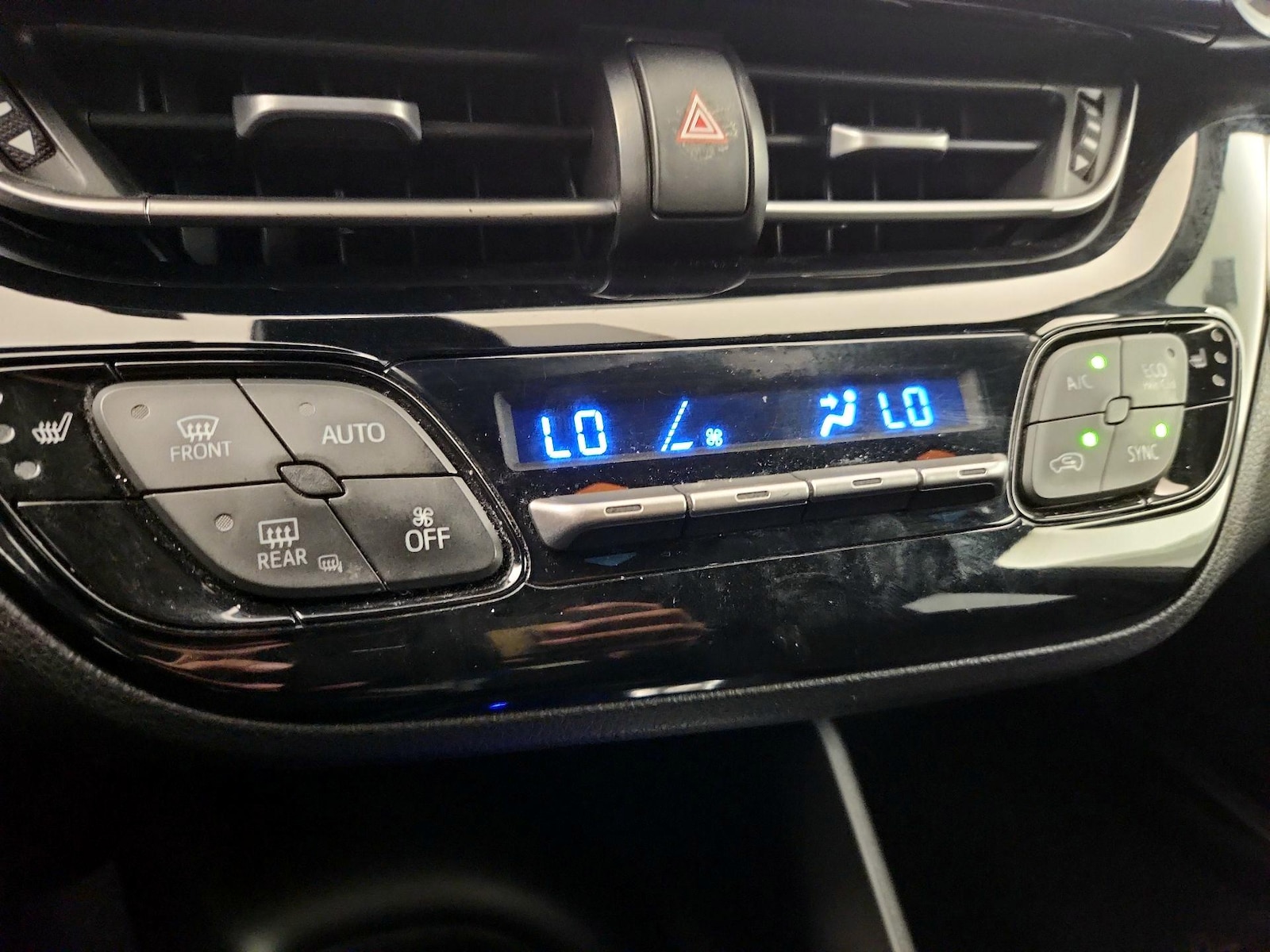 2018 Toyota C-HR XLE Premium - Photo 17