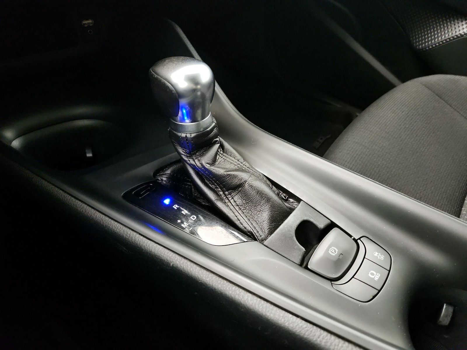 2018 Toyota C-HR XLE Premium - Photo 18