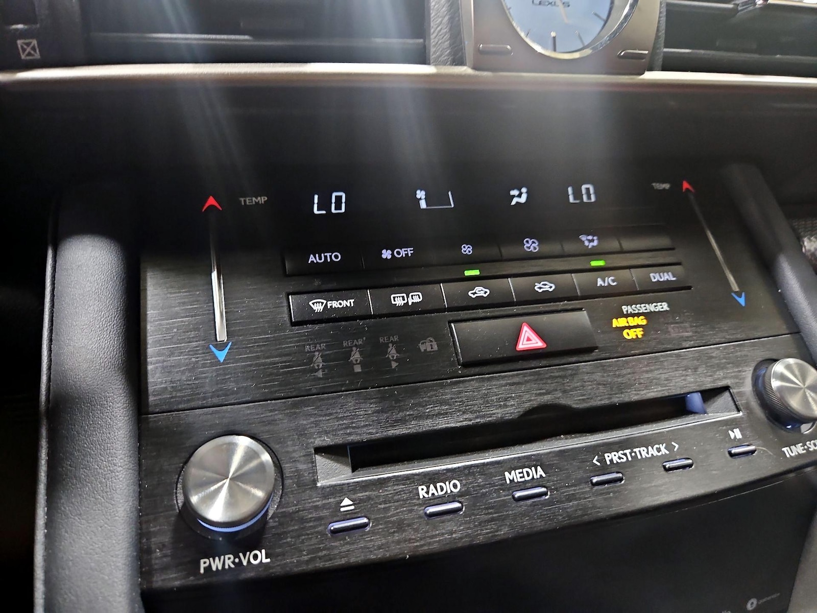 2017 Lexus IS 200t - Photo 17