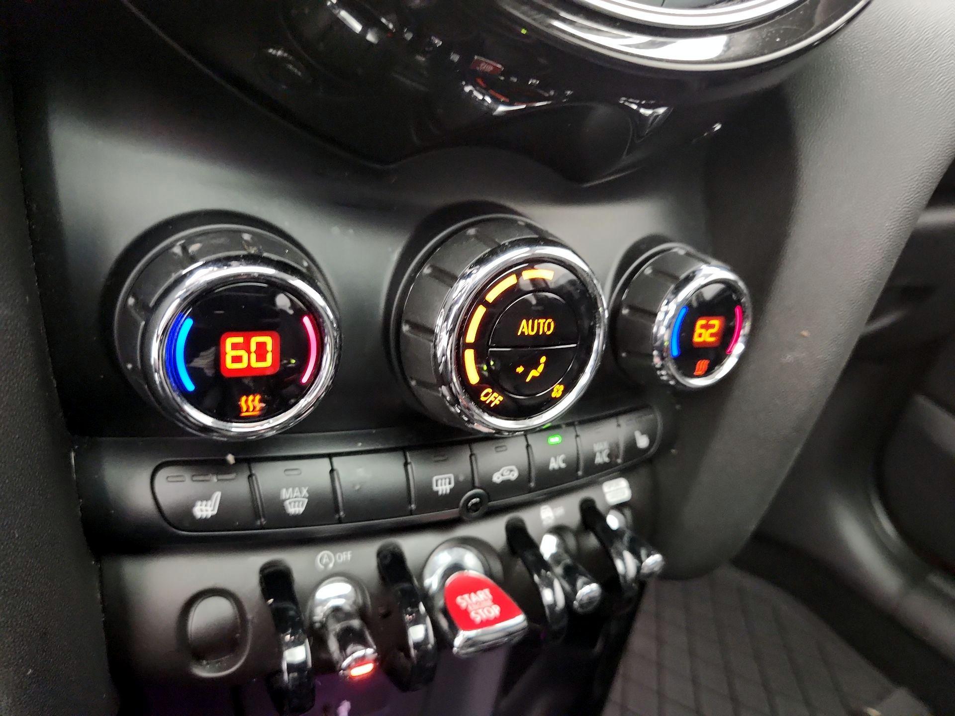 Thumbnail: 2019 MINI Cooper Hardtop - 16