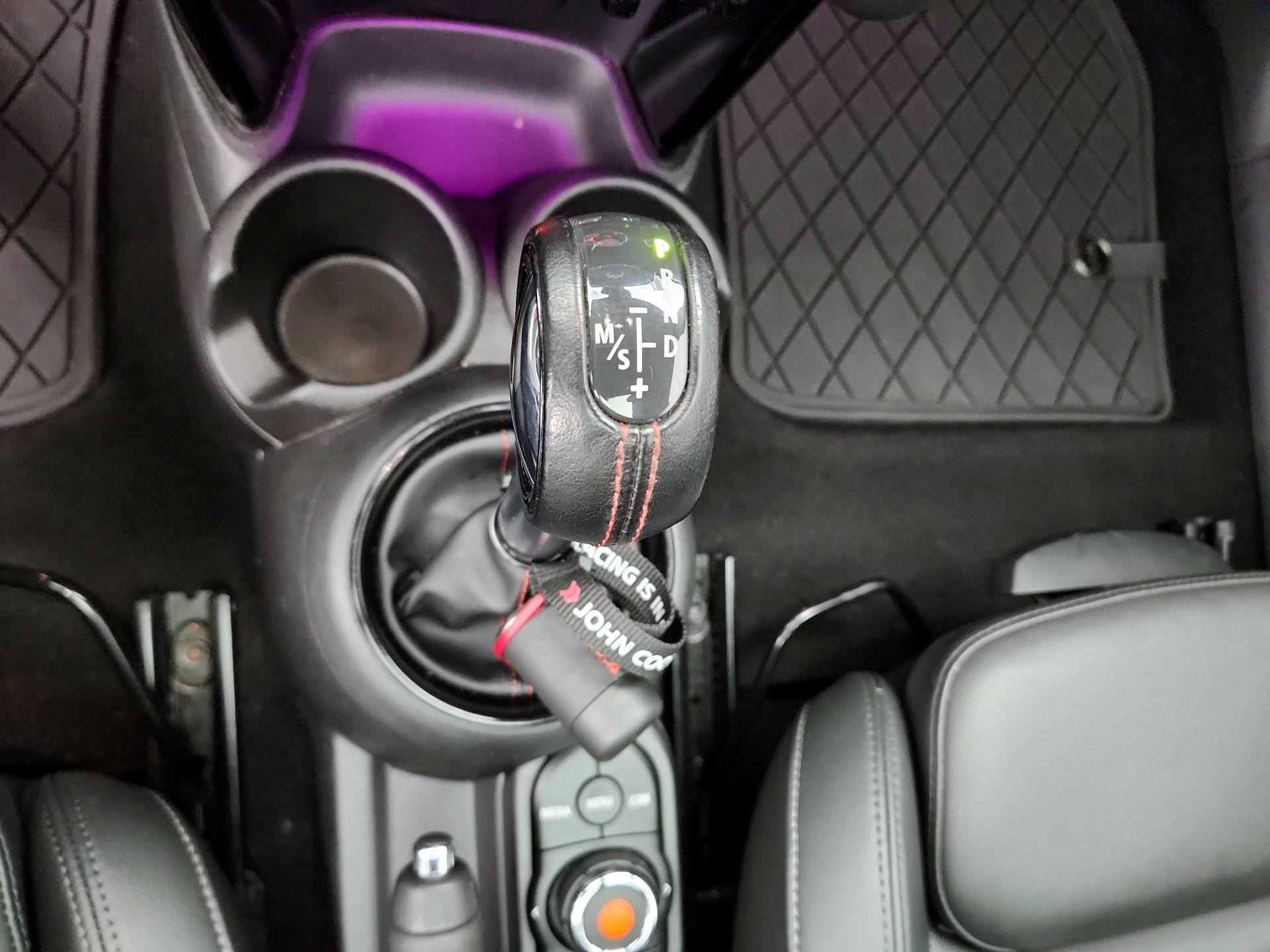 Thumbnail: 2019 MINI Cooper Hardtop - 17
