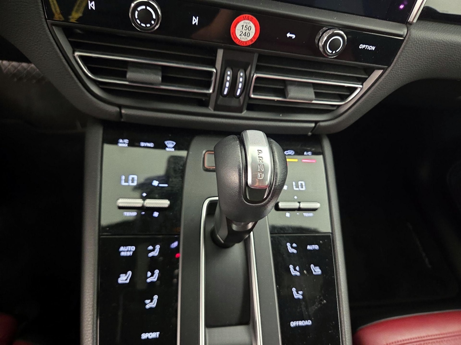 2022 Porsche Macan Base - Photo 19