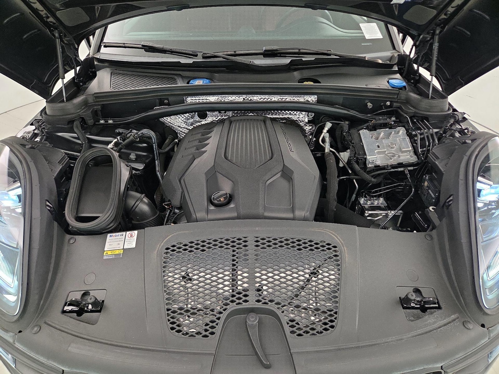 2022 Porsche Macan Base - Photo 23