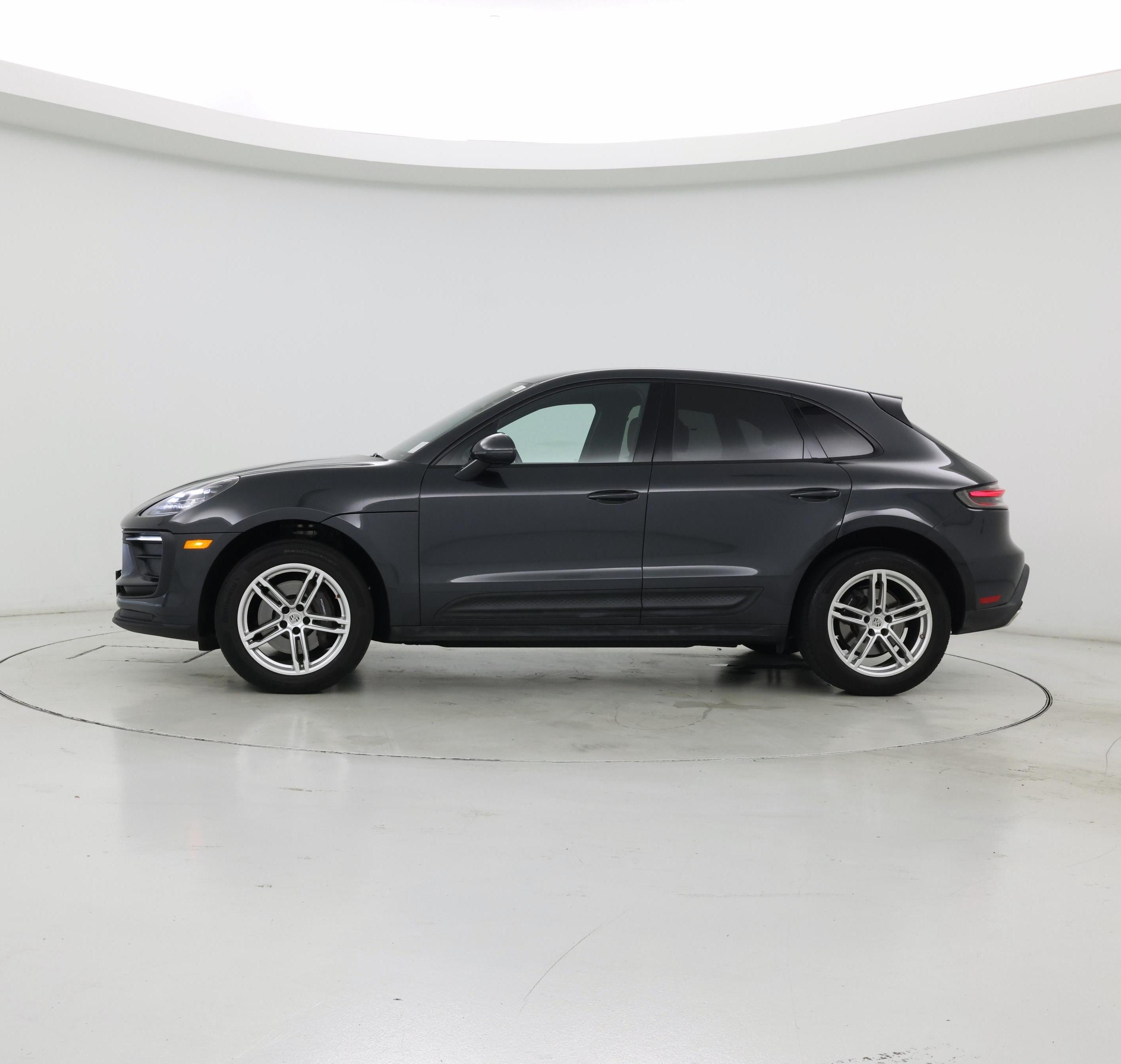Thumbnail: 2022 Porsche Macan - 3