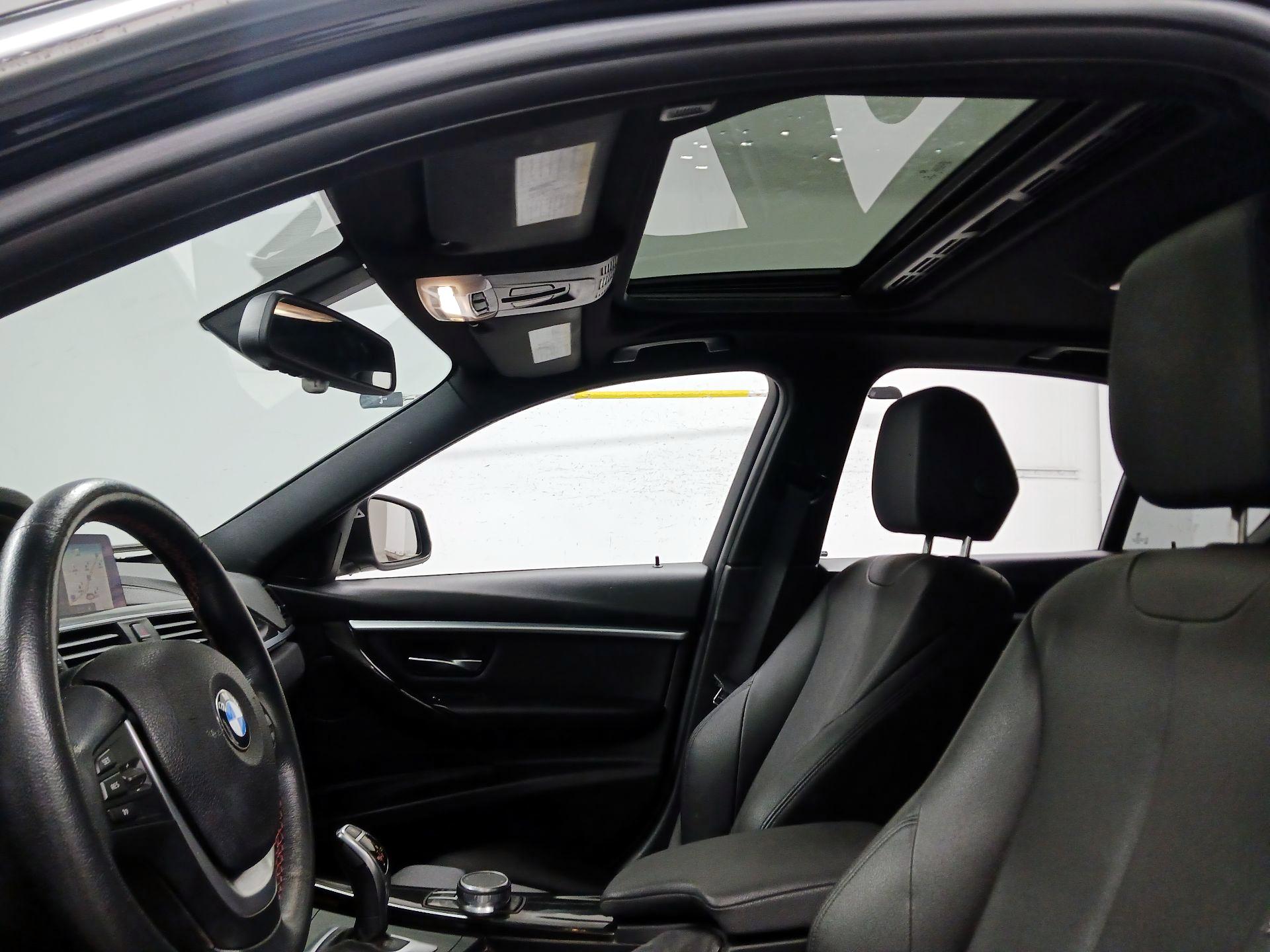 Thumbnail: 2018 BMW 3 Series - 20