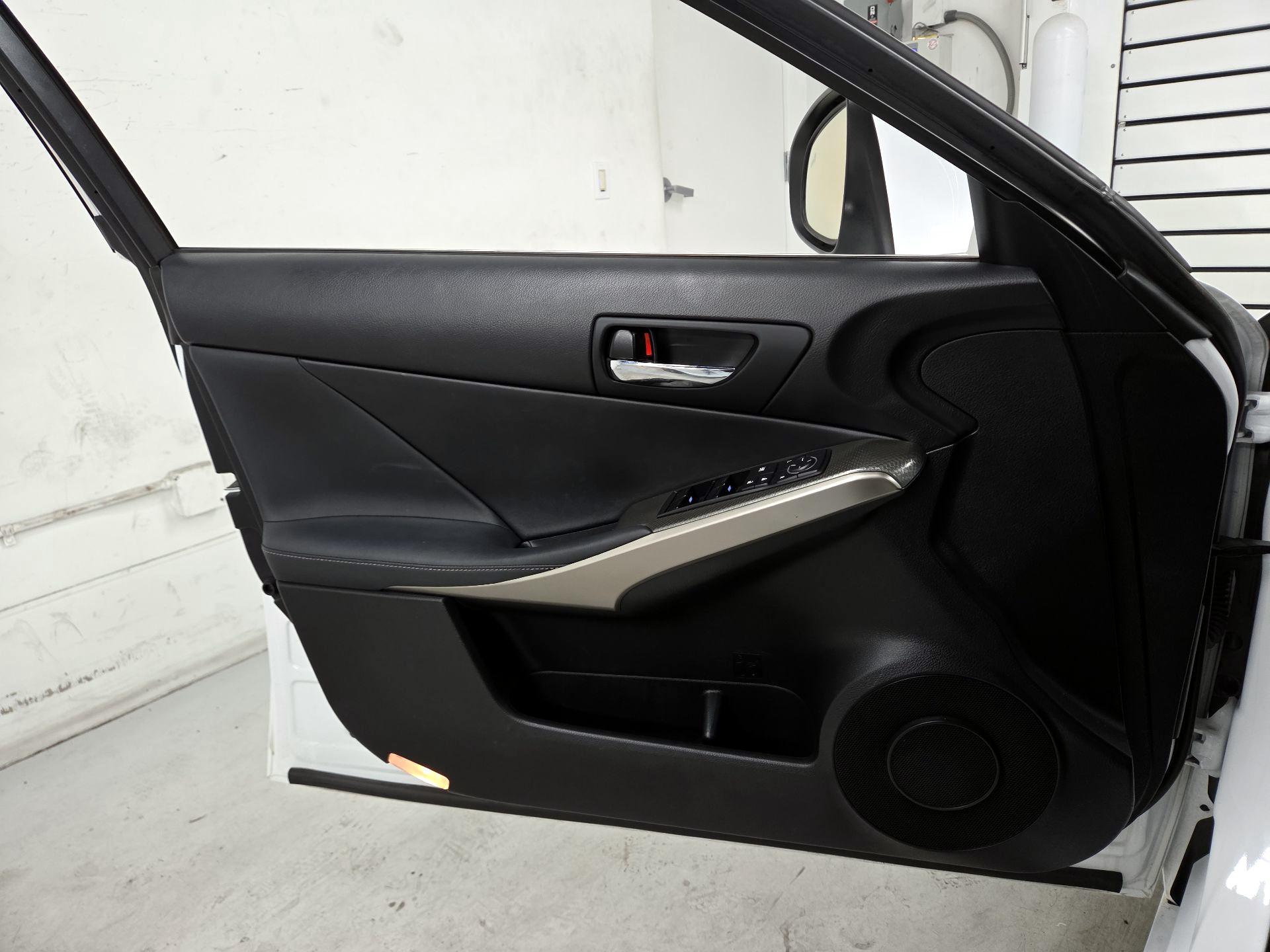 Thumbnail: 2016 Lexus IS - 12