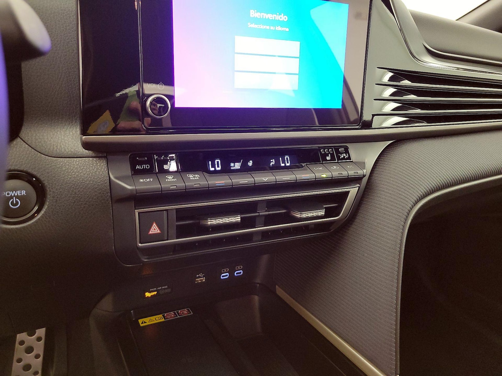 2026 Toyota Camry SE - Photo 18