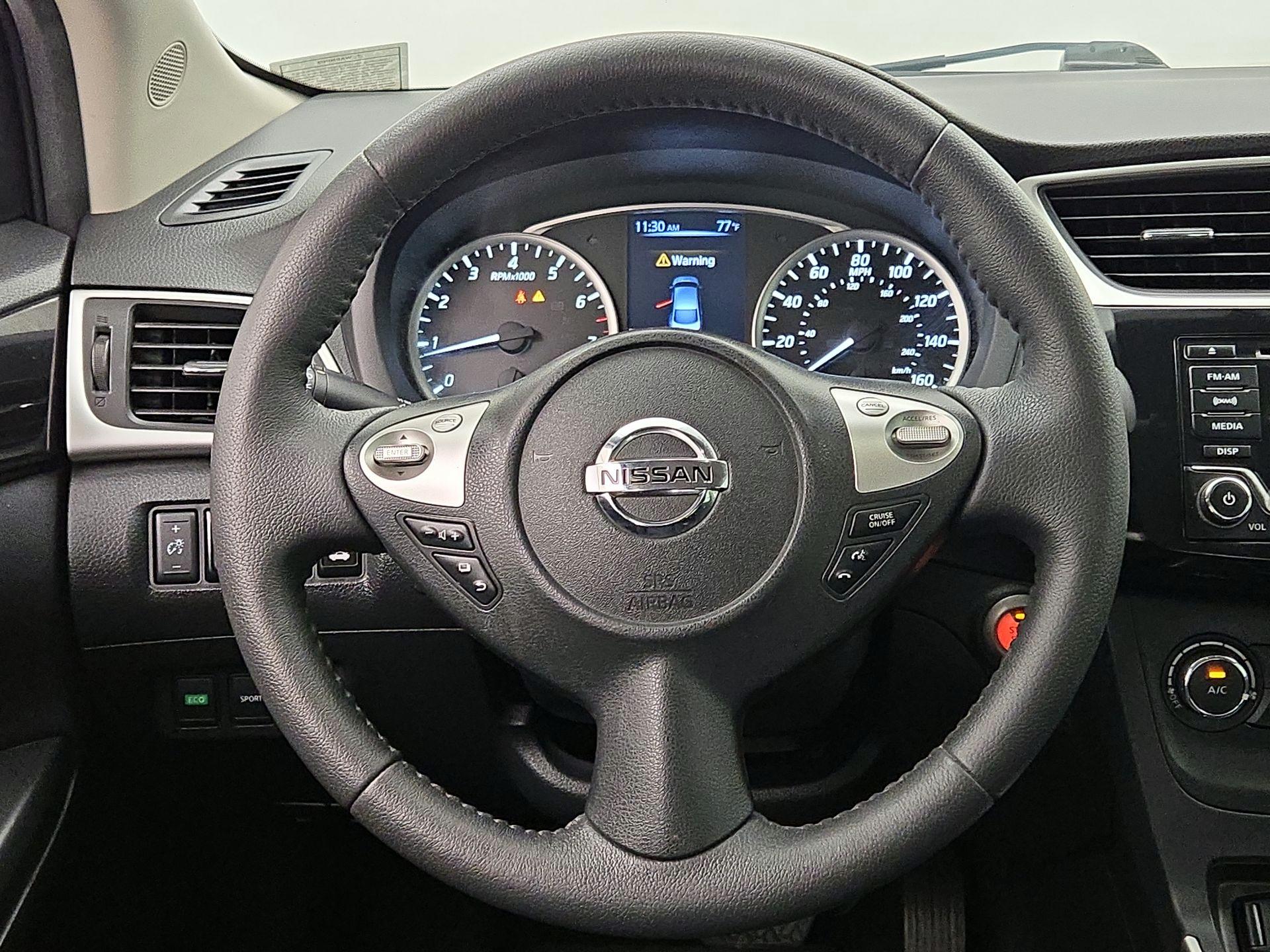 Thumbnail: 2016 Nissan Sentra - 10