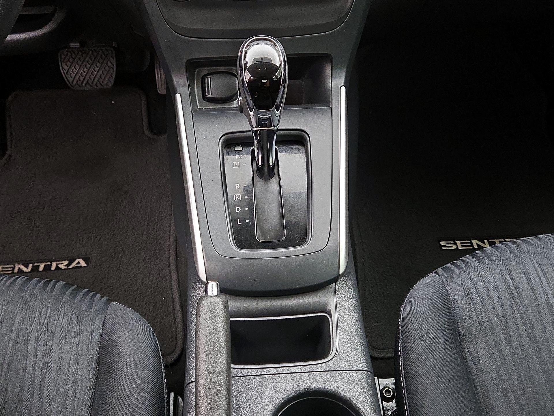 Thumbnail: 2016 Nissan Sentra - 17