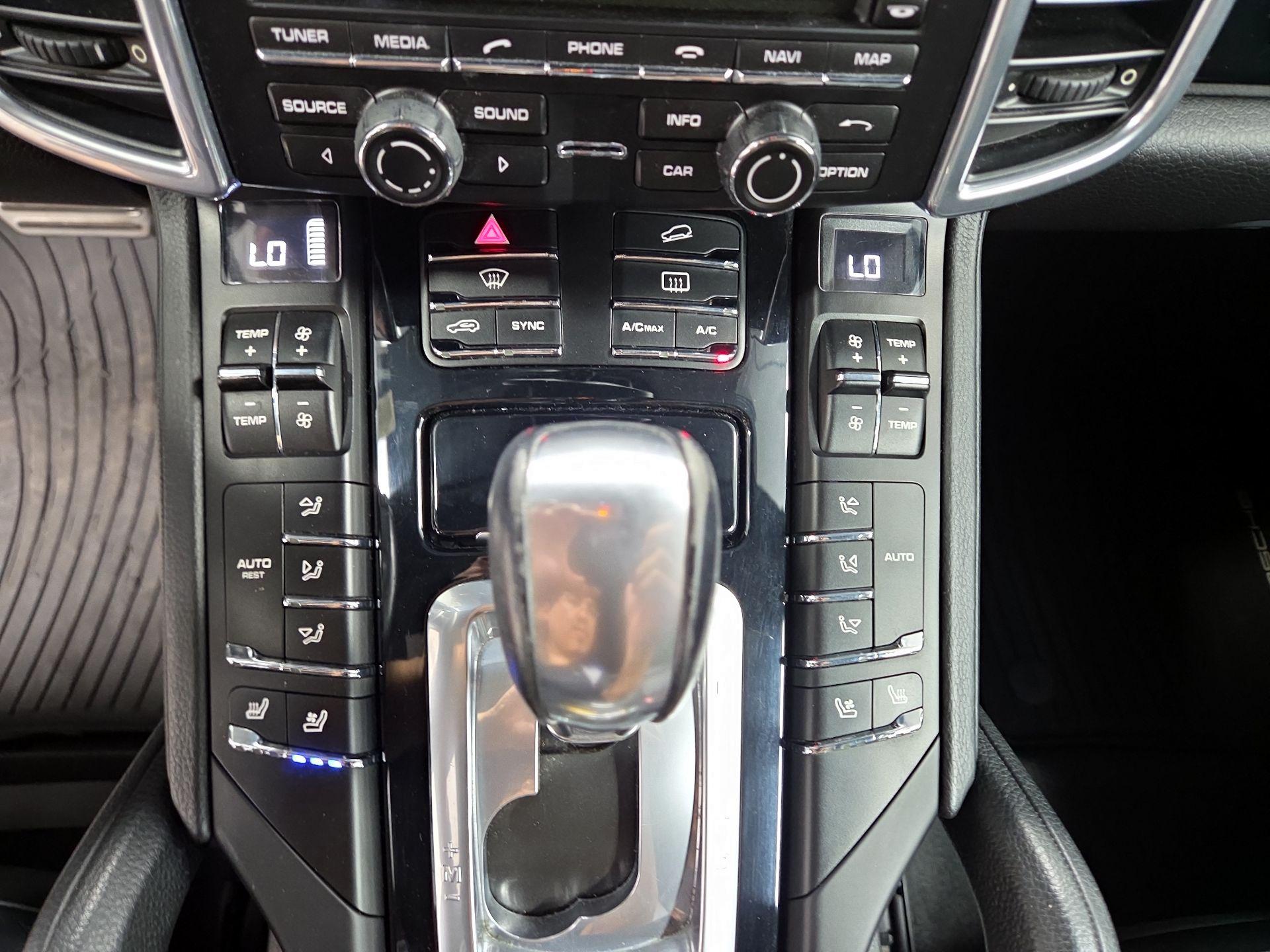 Thumbnail: 2015 Porsche Cayenne - 14