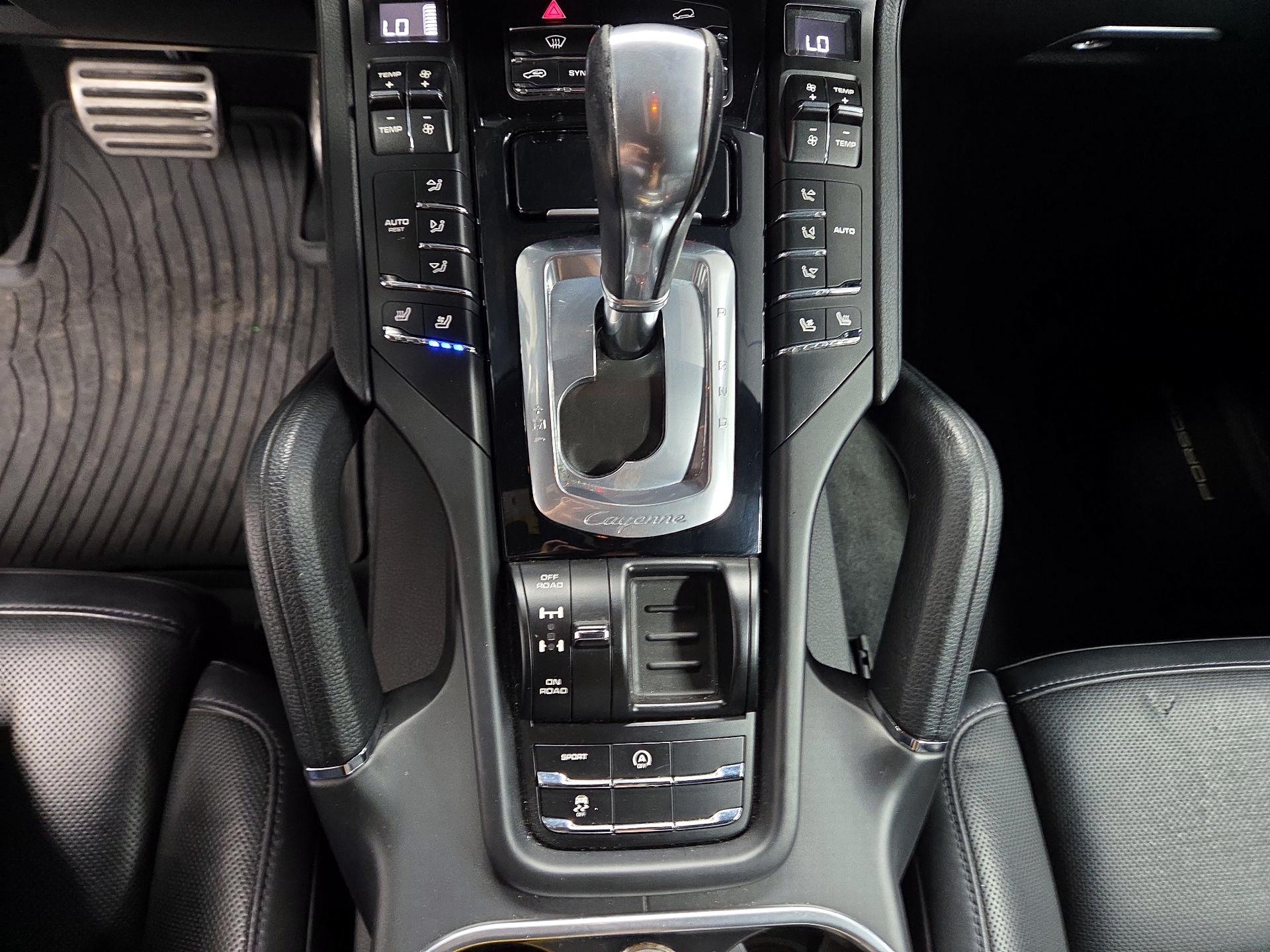 Thumbnail: 2015 Porsche Cayenne - 15