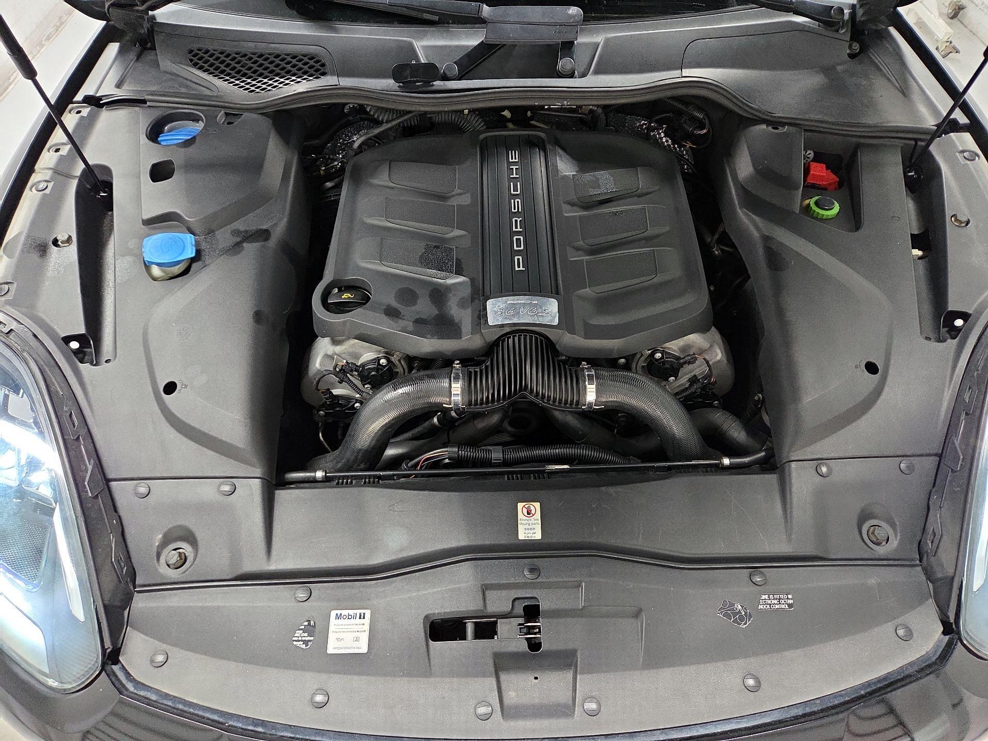 Thumbnail: 2015 Porsche Cayenne - 17
