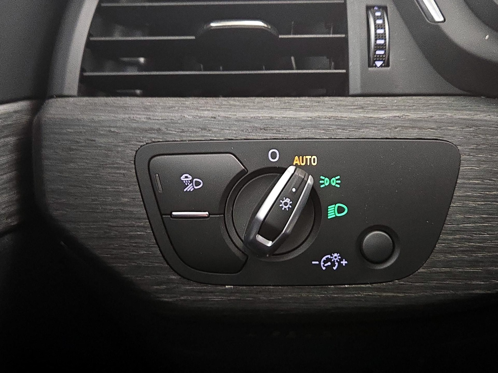 2019 Audi A4 Premium - Photo 14