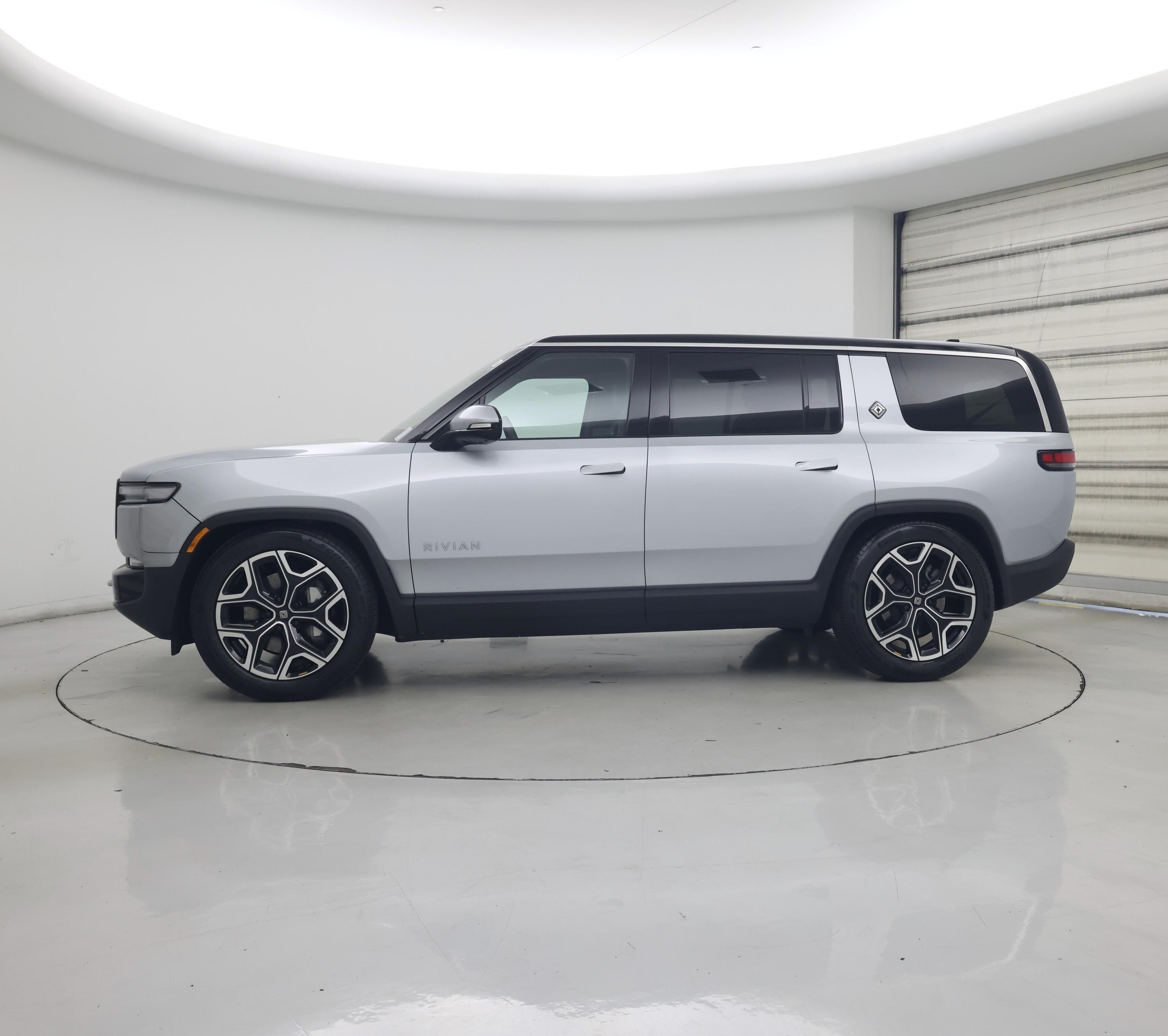 Thumbnail: 2025 Rivian R1S - 3