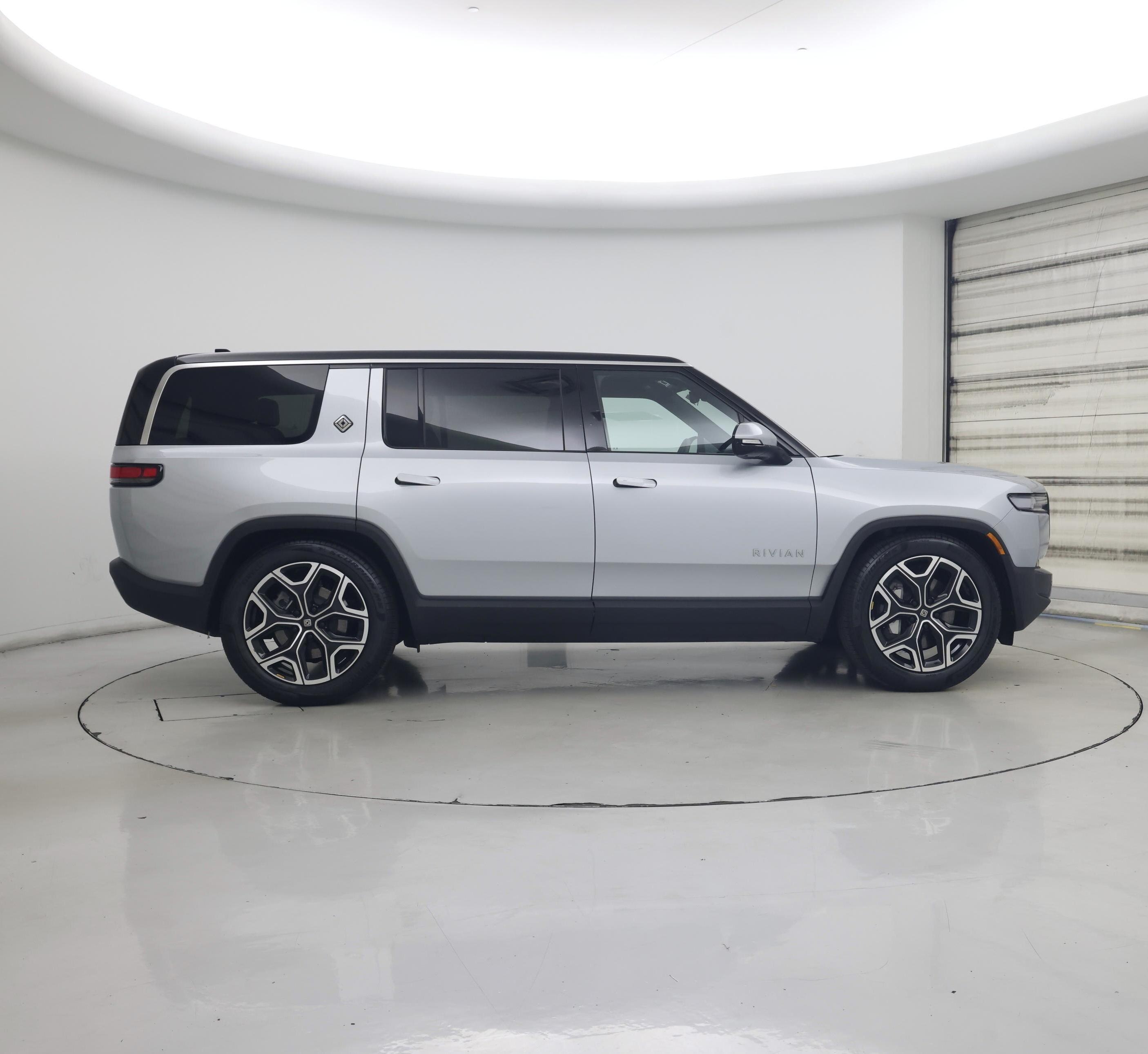 Thumbnail: 2025 Rivian R1S - 7