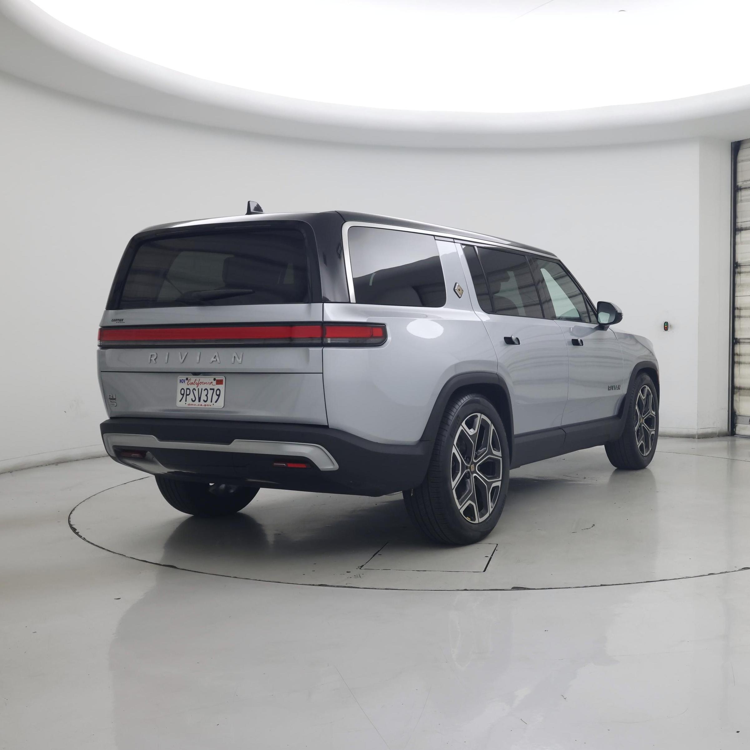 Thumbnail: 2025 Rivian R1S - 8