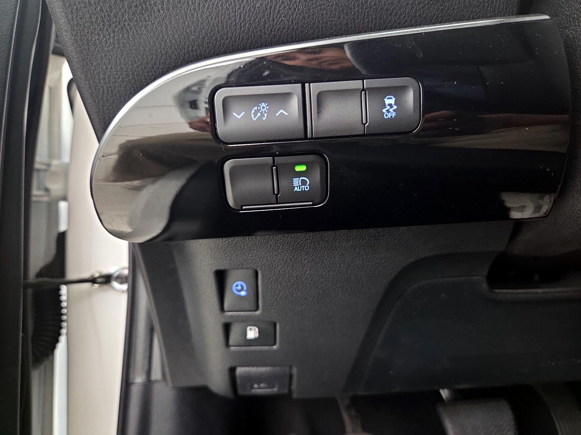 Thumbnail: 2021 Toyota Prius Prime - 13