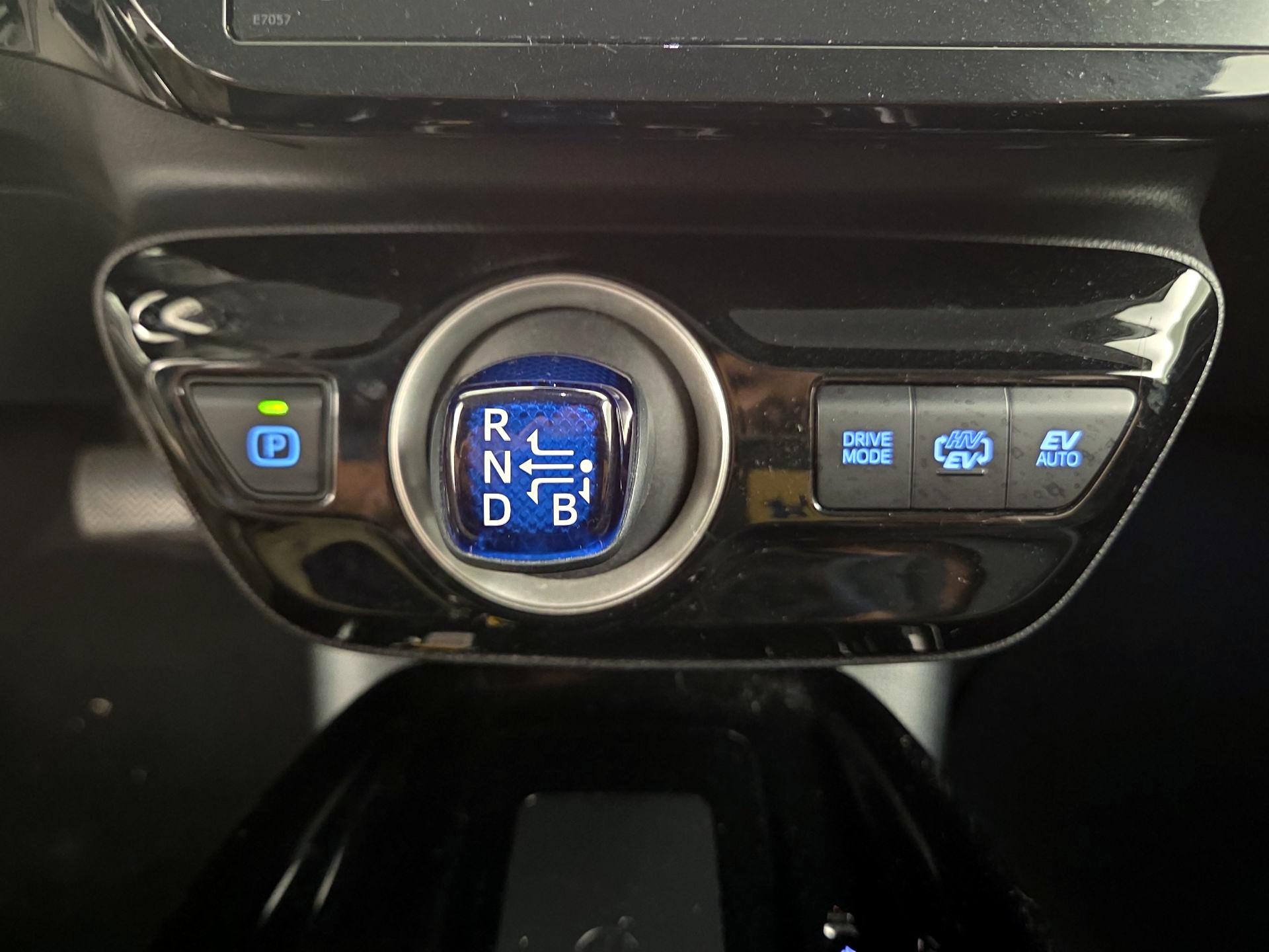 Thumbnail: 2021 Toyota Prius Prime - 18