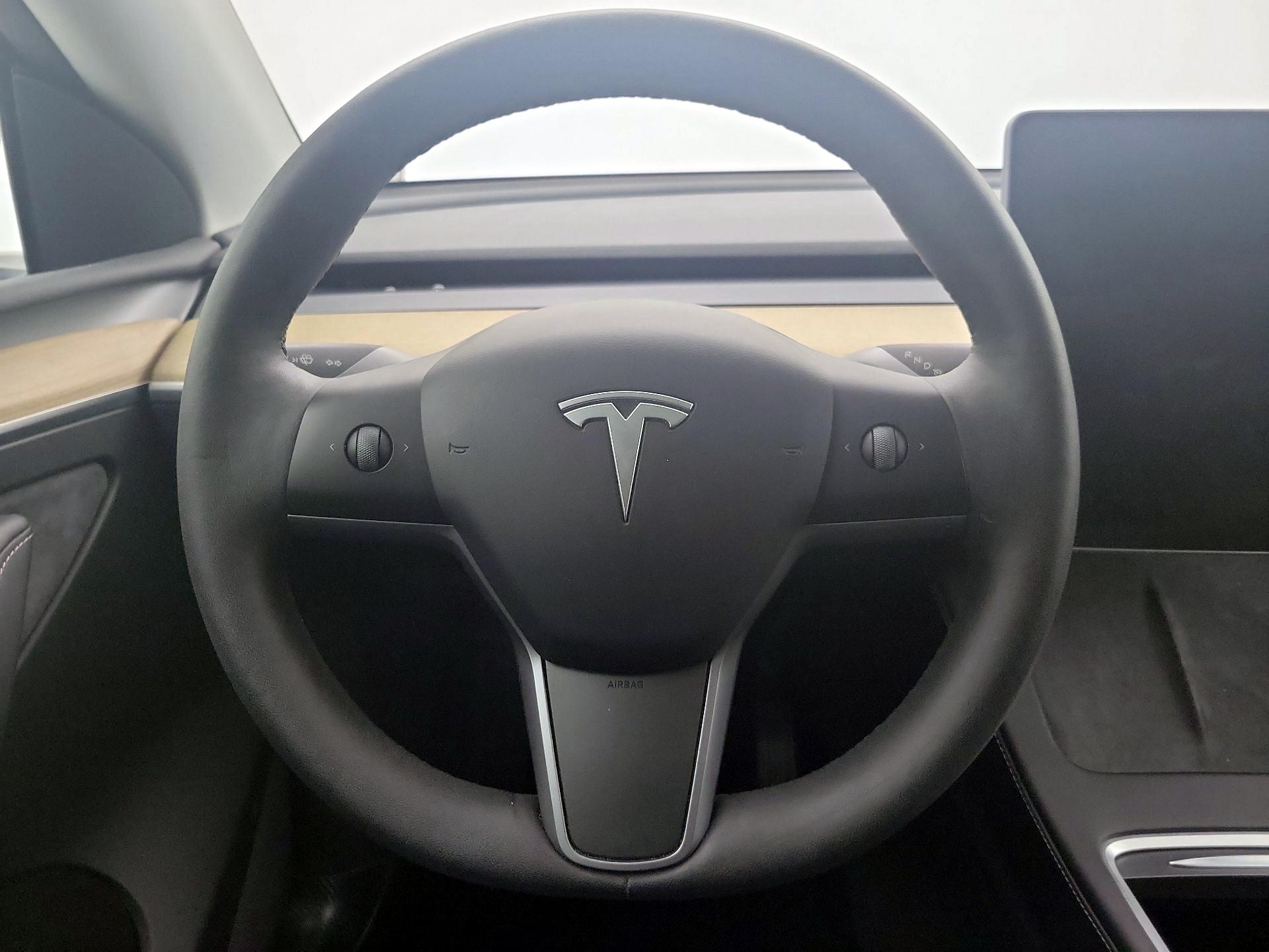 Thumbnail: 2023 Tesla Model Y - 10